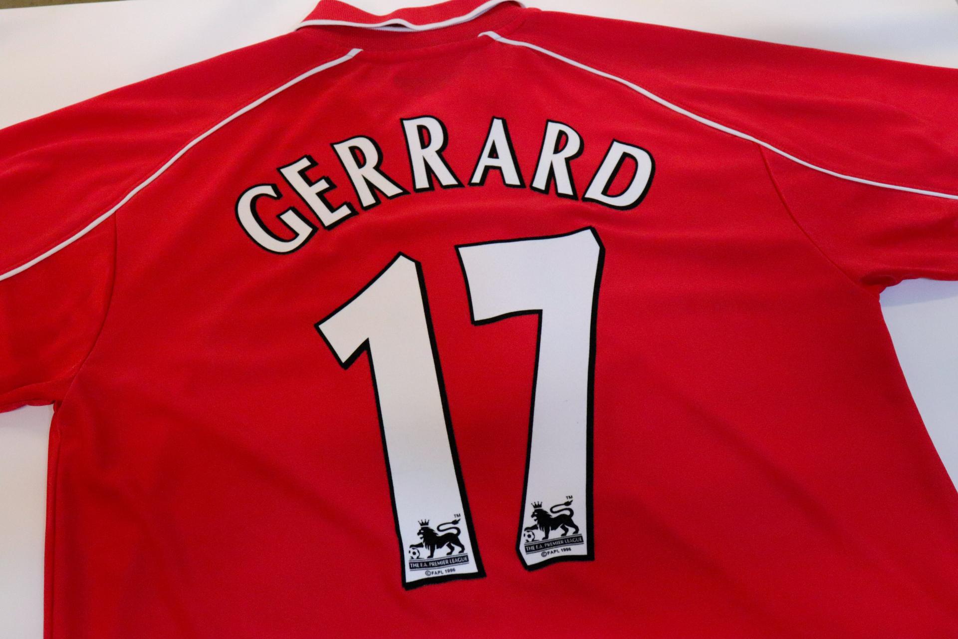2000-2002 Liverpool Home S/S #17 Gerrard - XL
