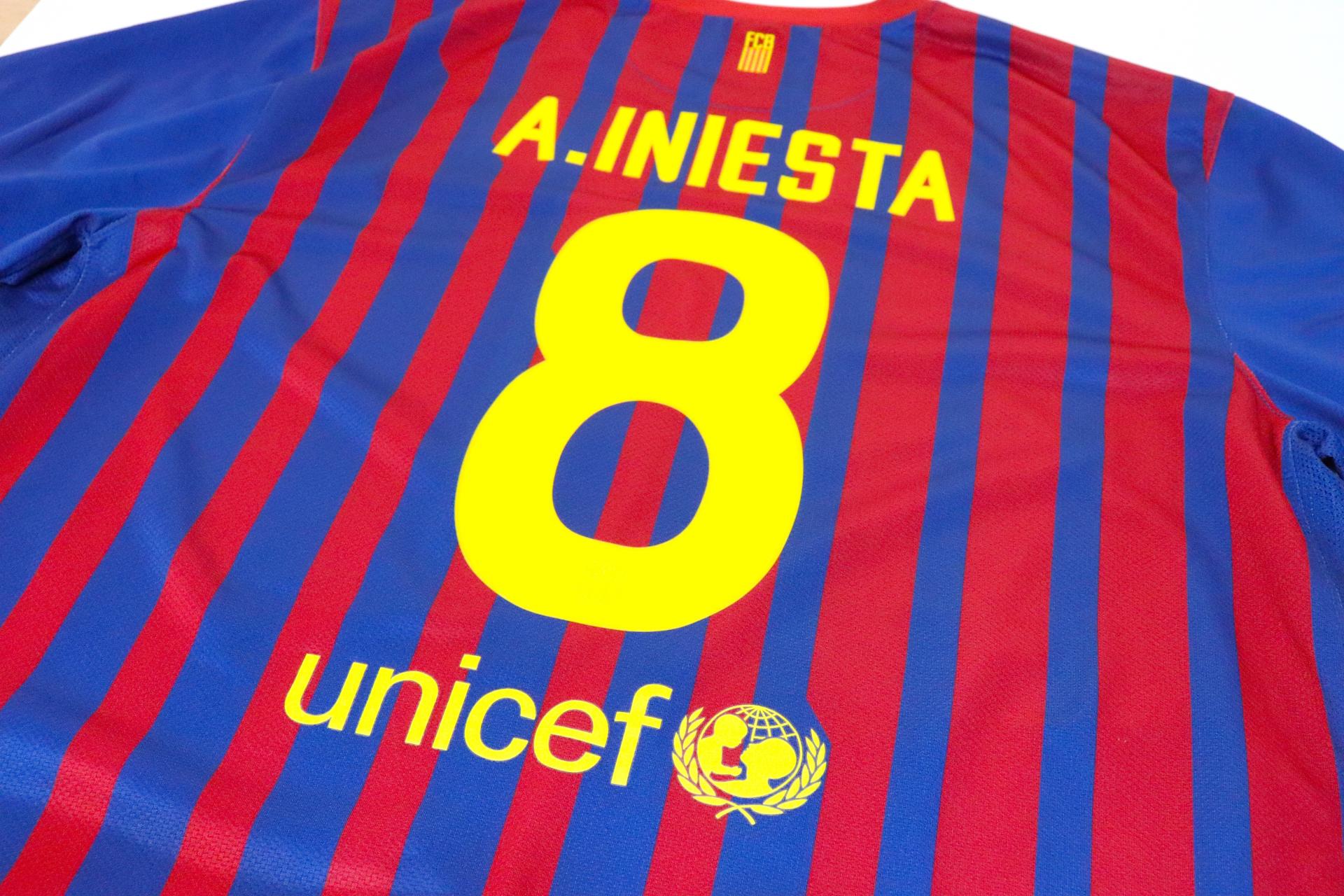 2011-2012 Barcelona Home S/S #8 A.Iniesta - XXL