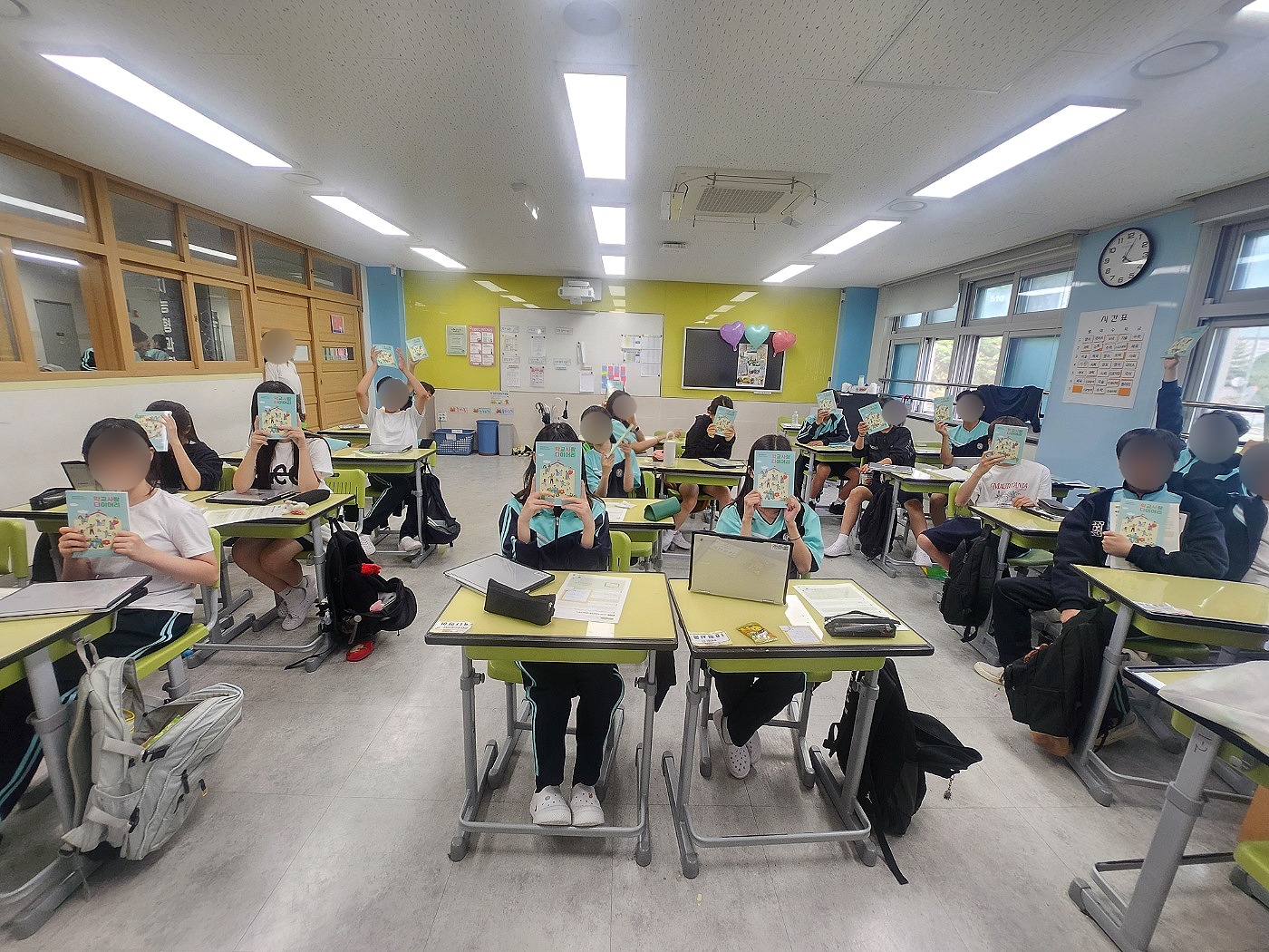 학교사랑 다이어리로 학교 애착을 배우는 중학생들