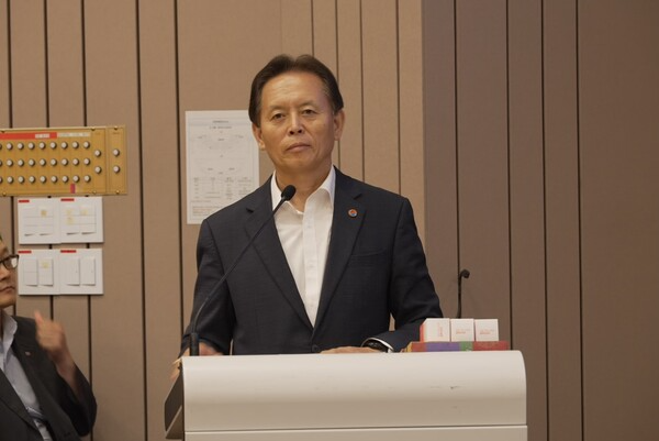 [이날 행사 사회를 맡은 문태성 LAKU 사무총장]