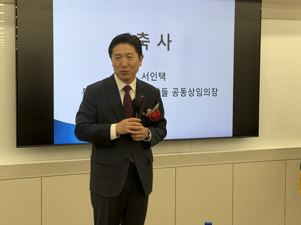 [축사 중인 서인택 통일천사 공동상임의장]