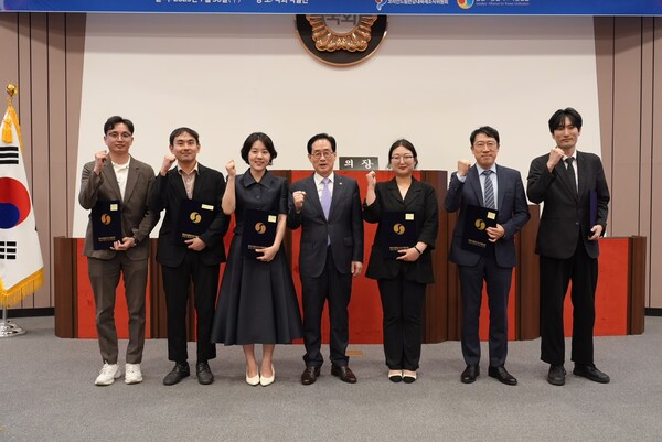 [이날 임명장을 받은 청년 비전클럽 임원진들의 모습]