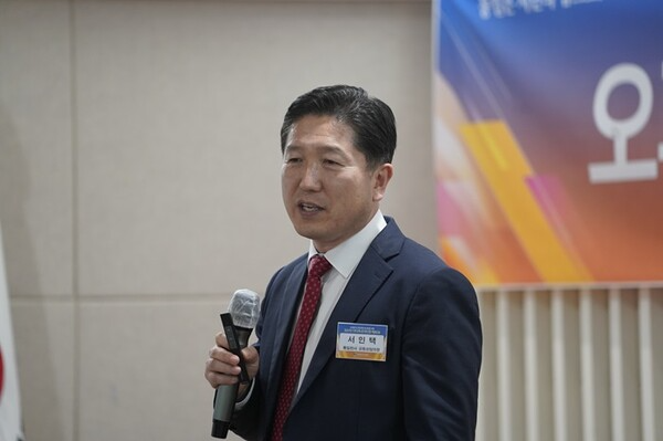 서인택 통일천사 공동상임의장의 강연 모습