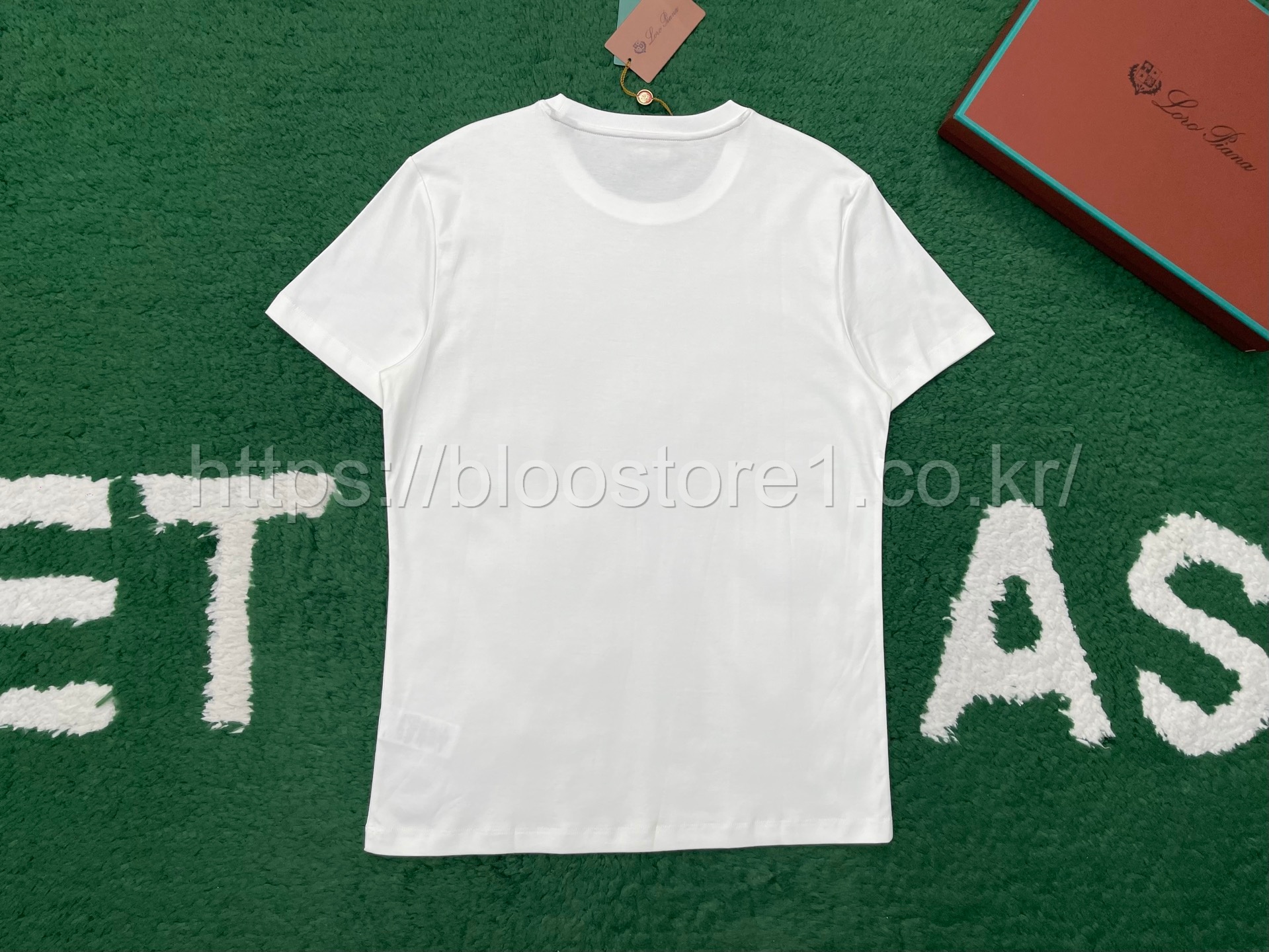 로로피아나 더 기프트 오브 킹스 킴 티셔츠 2color (블랙) (화이트)