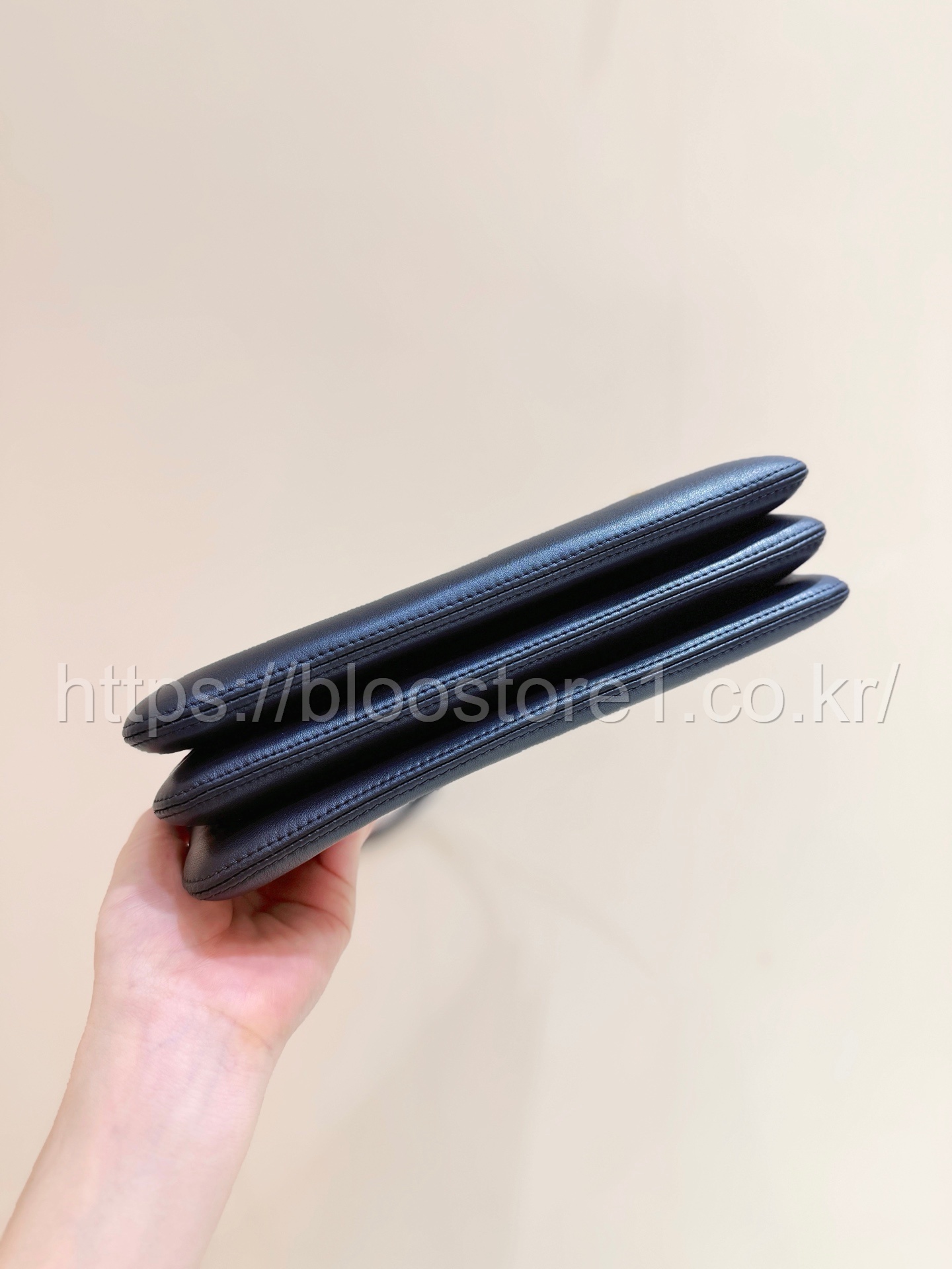샤넬 램스킨 골드 칙 스터드 클러치 백 블랙