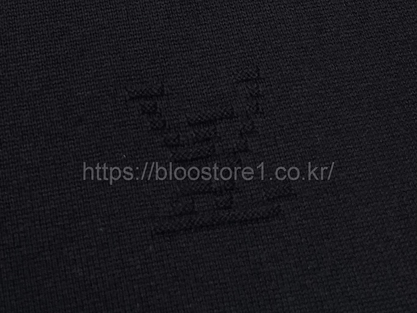 루이비통 그라디언트 시그니처 자카드 쇼트 슬리브드 크루넥 2color (블랙) (화이트)