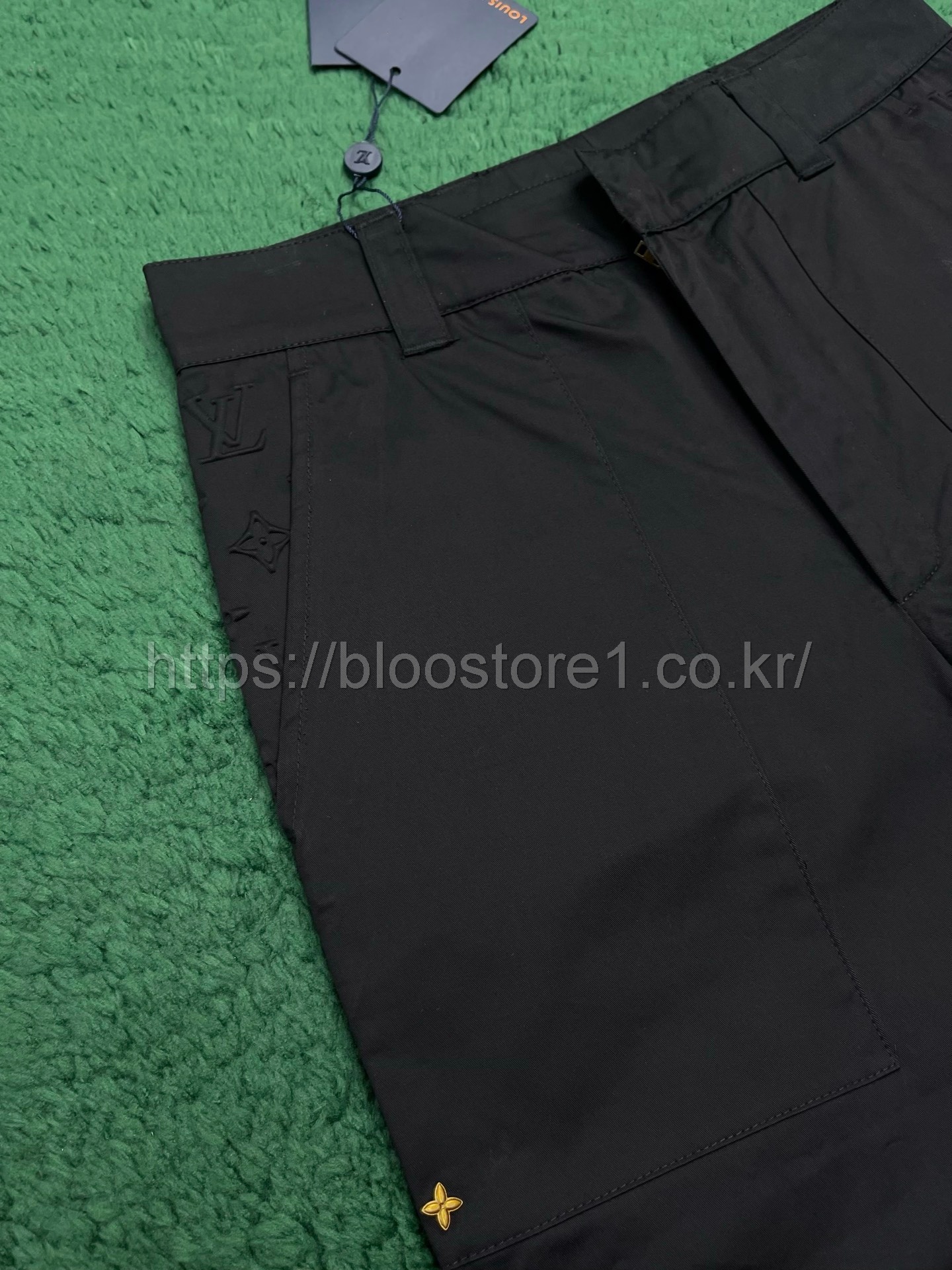 루이비통 릴랙스드 팬츠 위드 엠보스드 시그니처 디테일 1AK76A