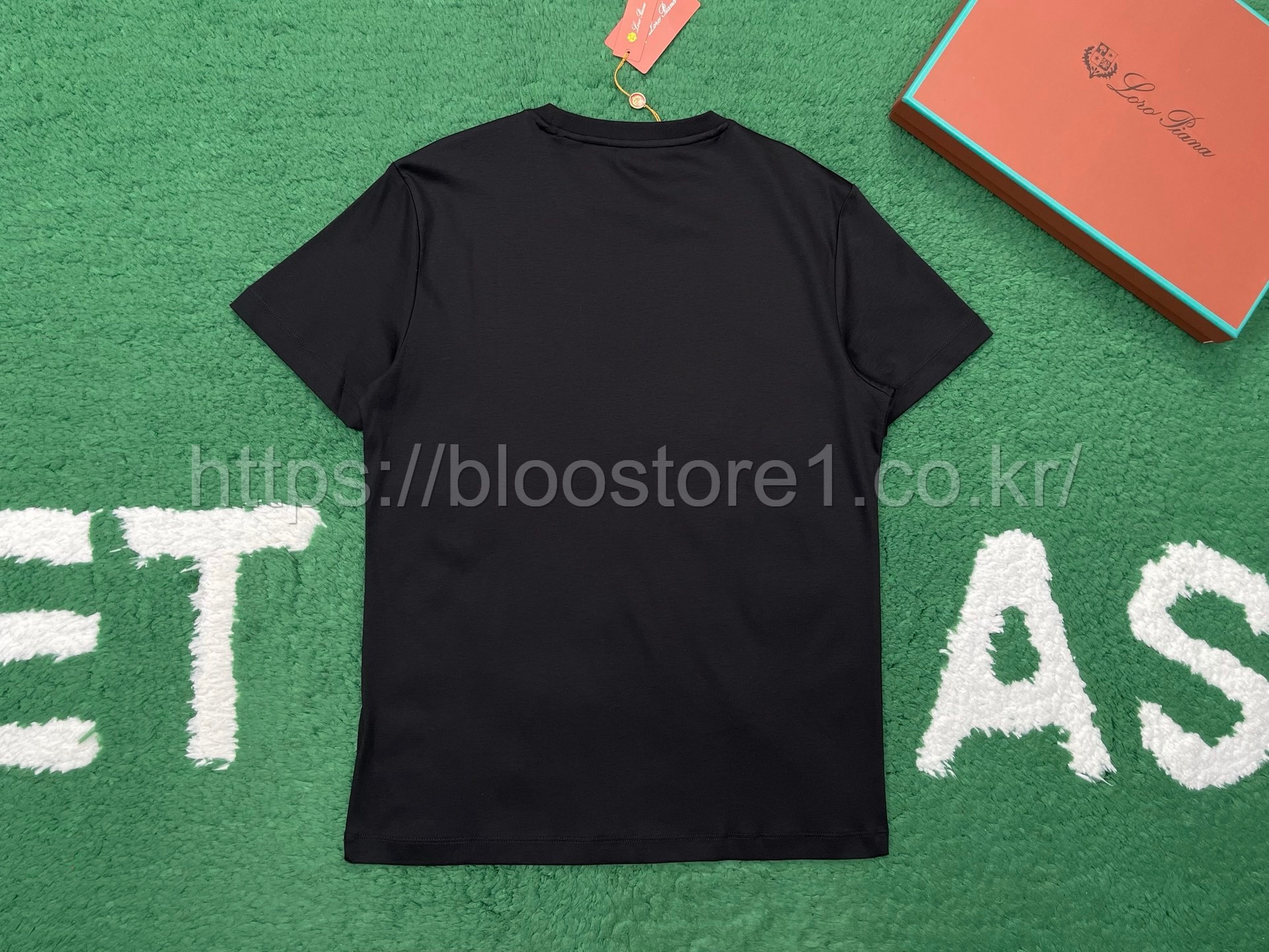 로로피아나 더 기프트 오브 킹스 킴 티셔츠 2color (블랙) (화이트)