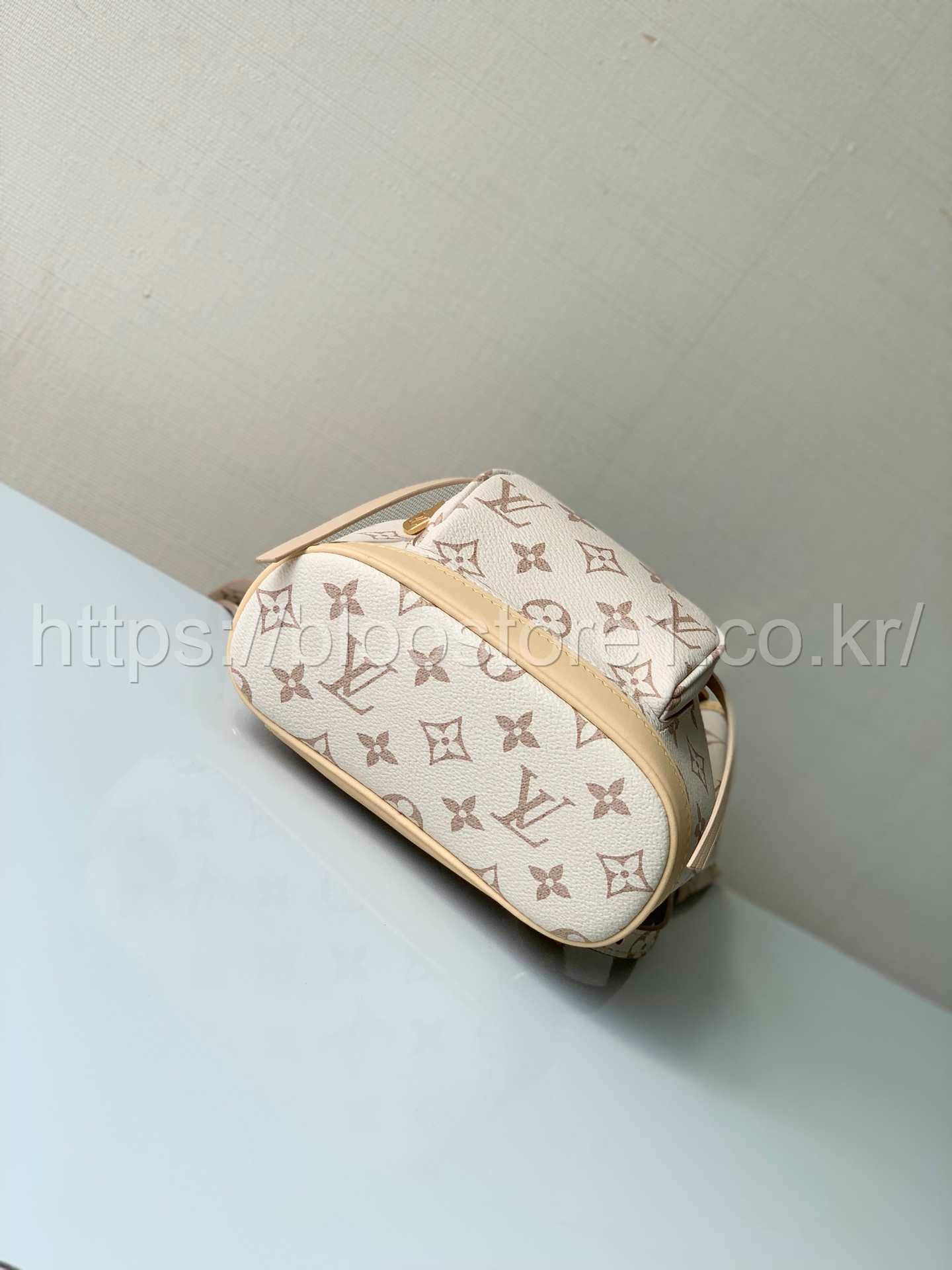 루이비통 몽수리 미니 LV 크래프티 백팩 M2A079