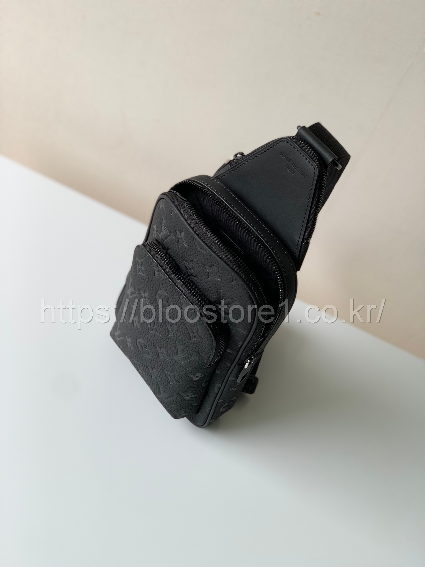 루이비통 애비뉴 슬링백 PM M2A354