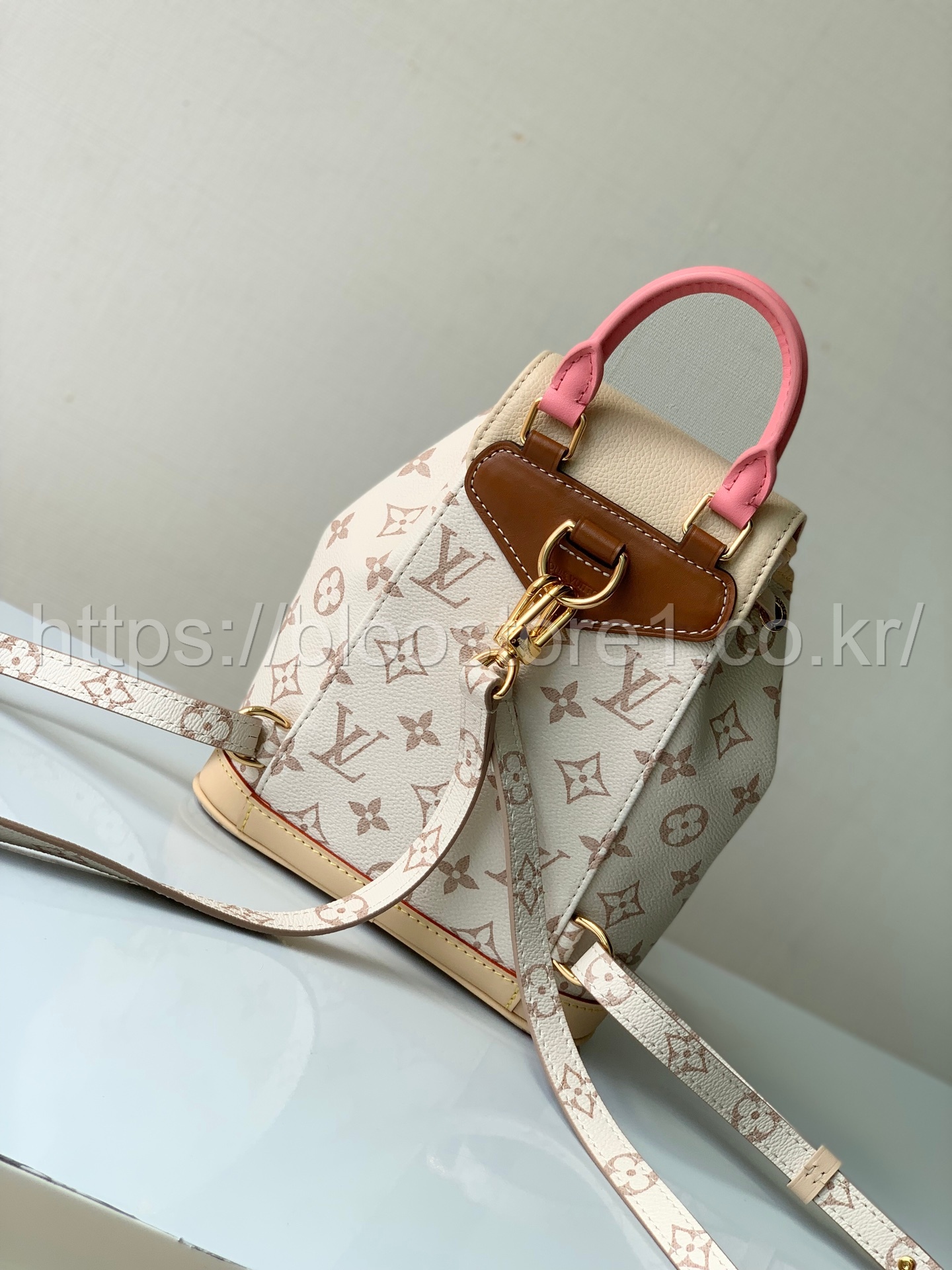 루이비통 몽수리 미니 LV 크래프티 백팩 M2A079