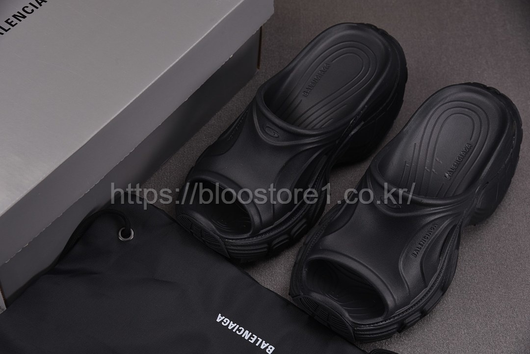 발렌시아가 6XL 오픈 토 슬라이드 블랙