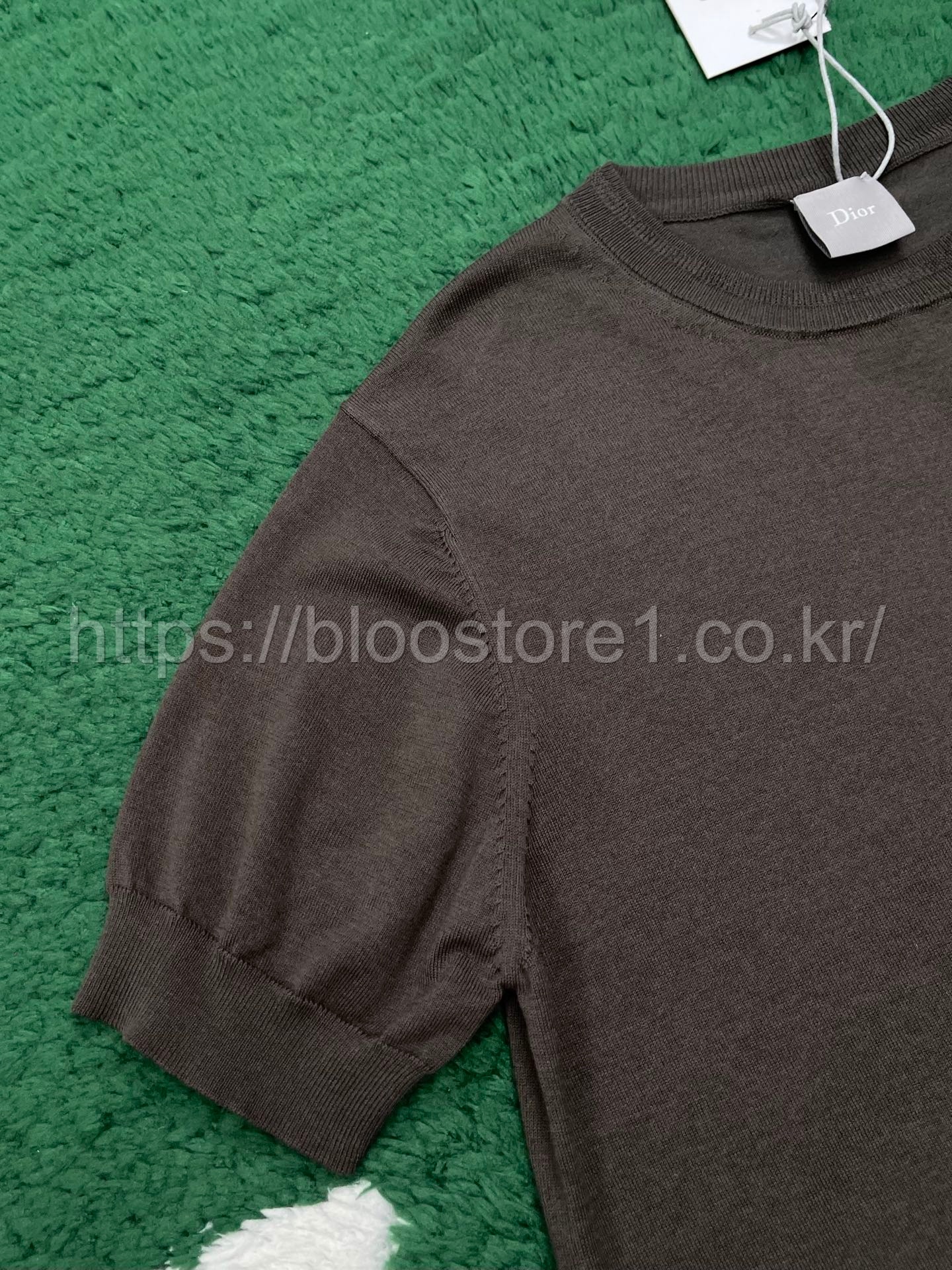 디올 울 실크 니트 캐주얼 핏 자수 티셔츠 2color (네이비) (카키)