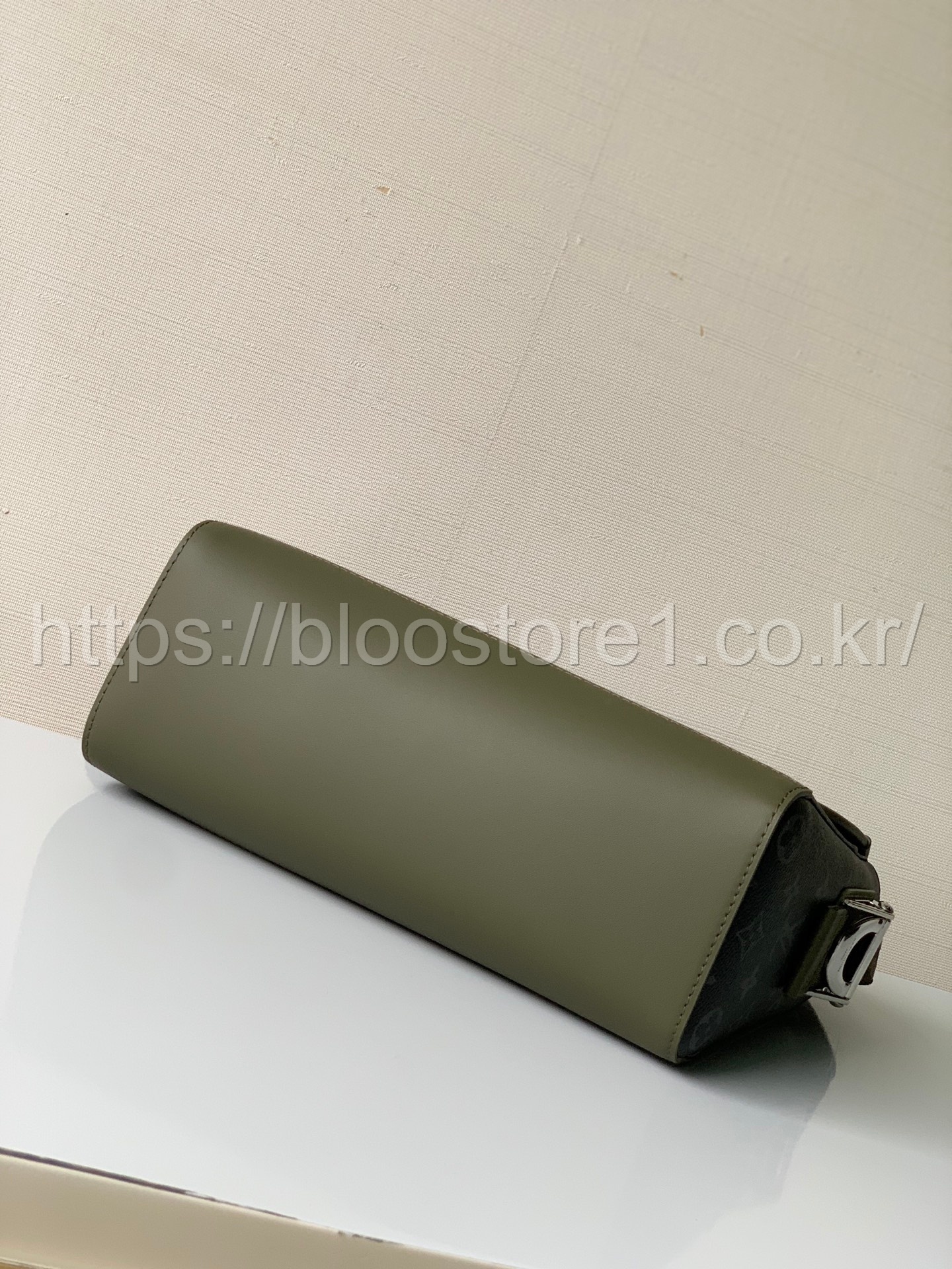 루이비통 꾸리에 메신저백 M28630