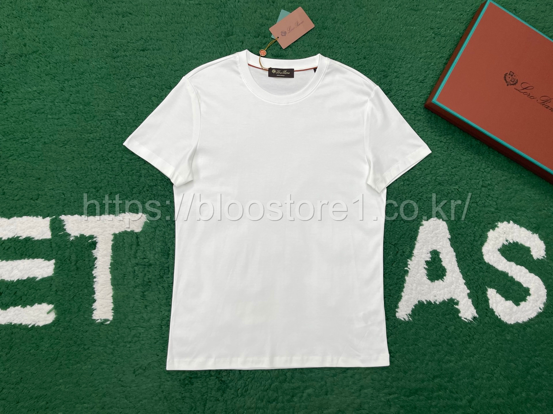 로로피아나 더 기프트 오브 킹스 킴 티셔츠 2color (블랙) (화이트)