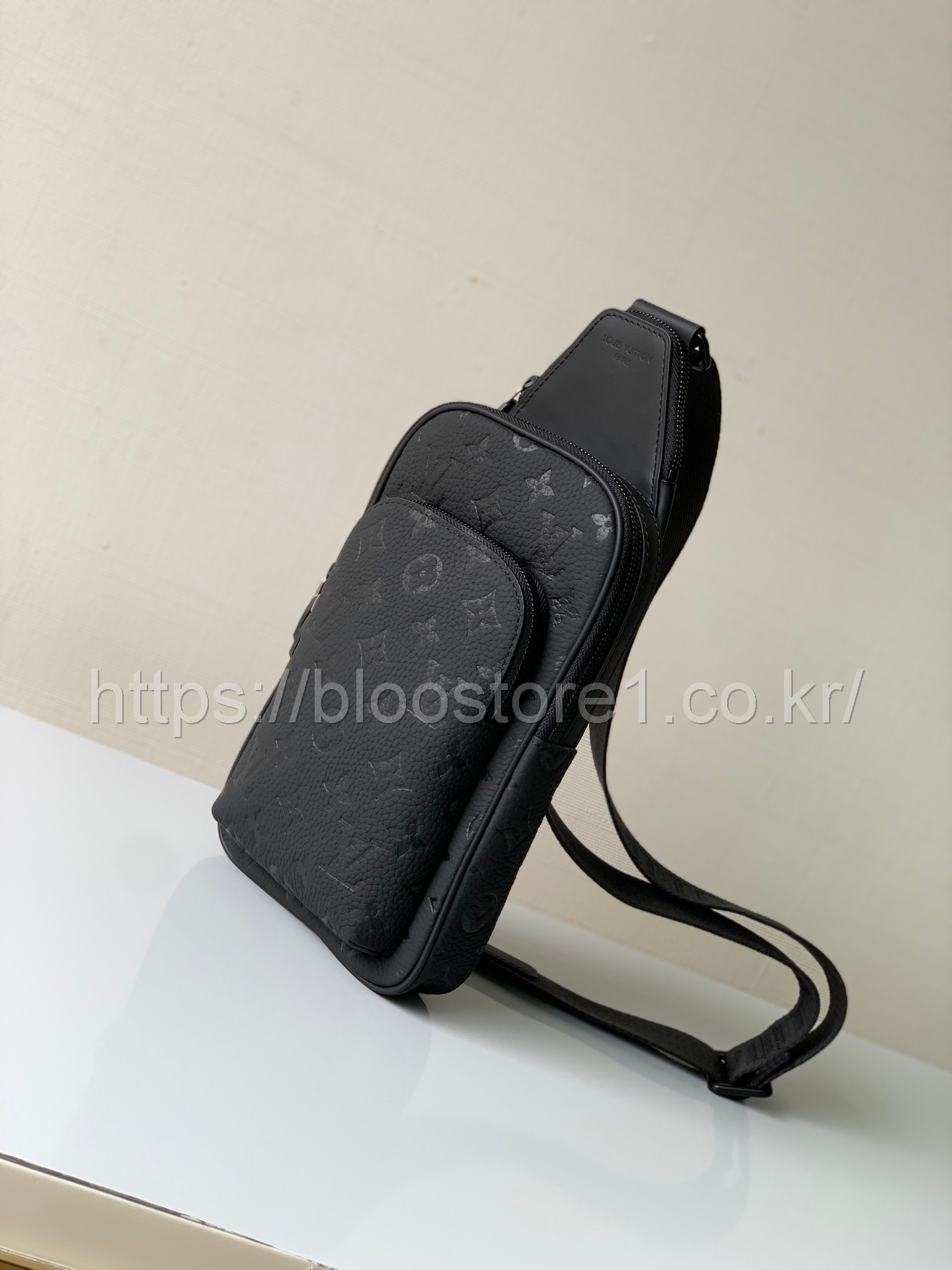루이비통 애비뉴 슬링백 PM M2A354