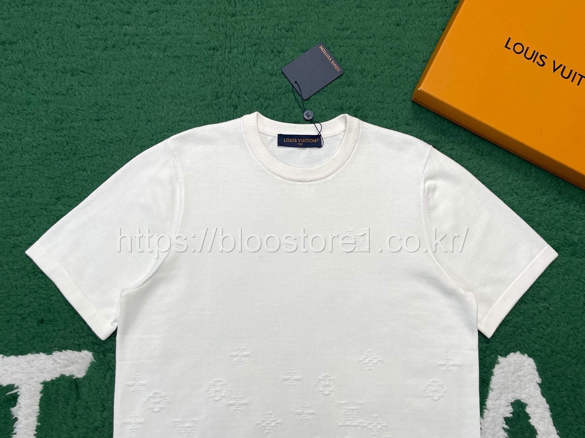 루이비통 그라디언트 시그니처 자카드 쇼트 슬리브드 크루넥 2color (블랙) (화이트)