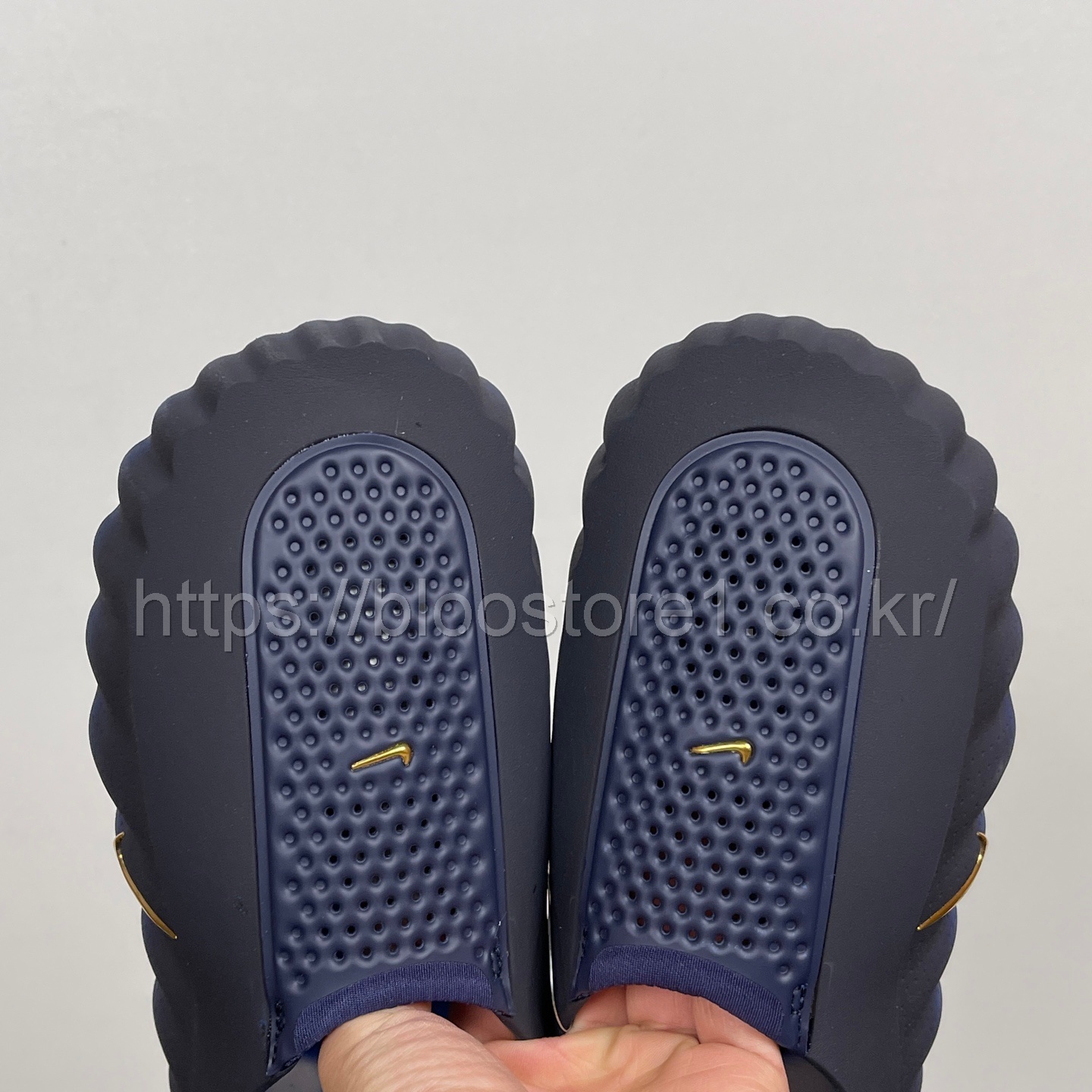 나이키 마인드 001 지오드 틸 메탈릭 블랙큰드 블루