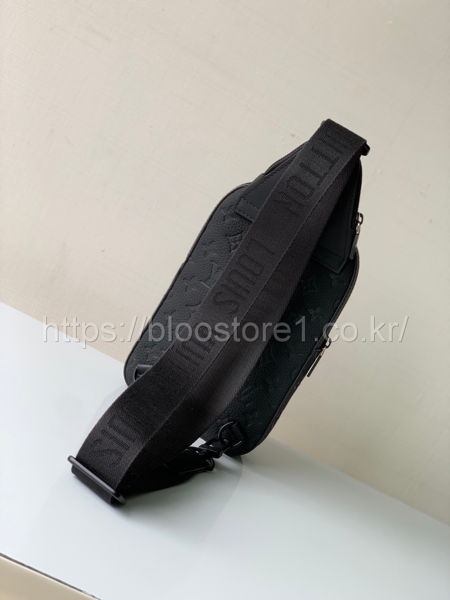 루이비통 애비뉴 슬링백 PM M2A354