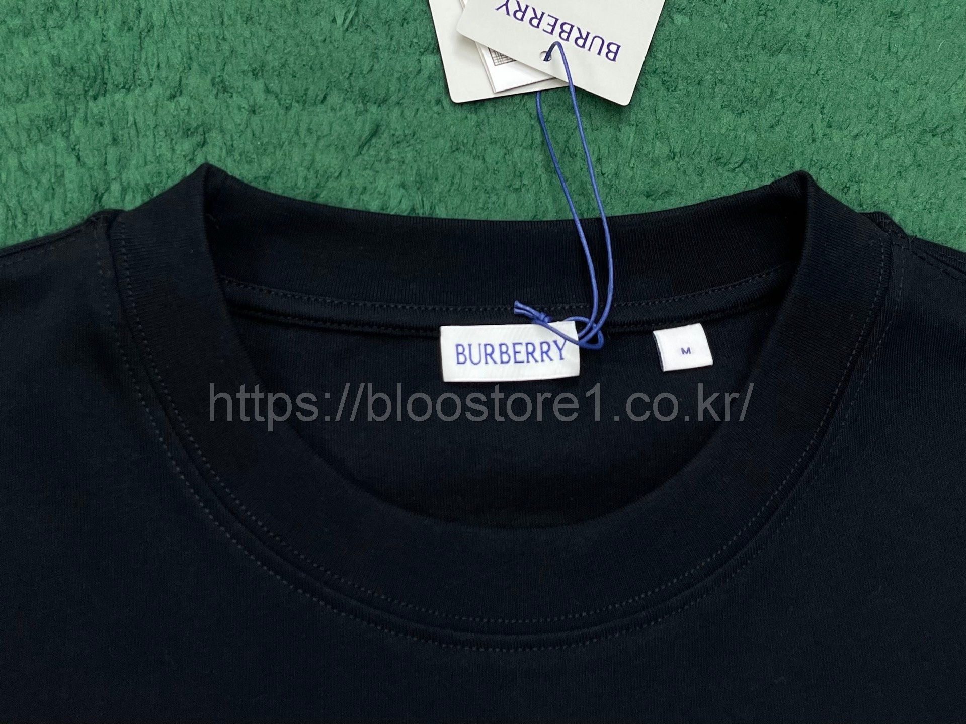 버버리 릴랙스핏 런던 맵 코튼 티셔츠 2color (블랙) (화이트)