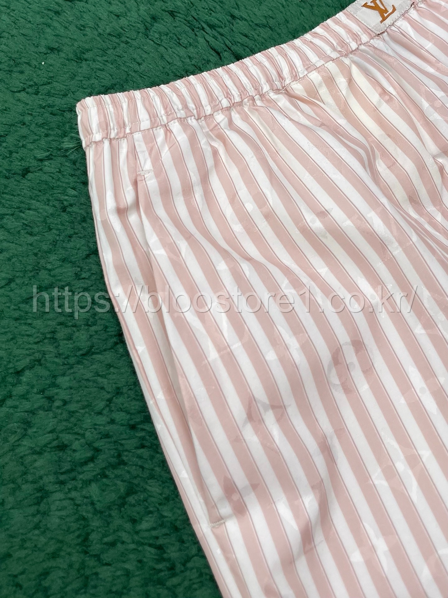 루이비통 모노그램 스트라이프드 실크 쇼츠 1AK73E