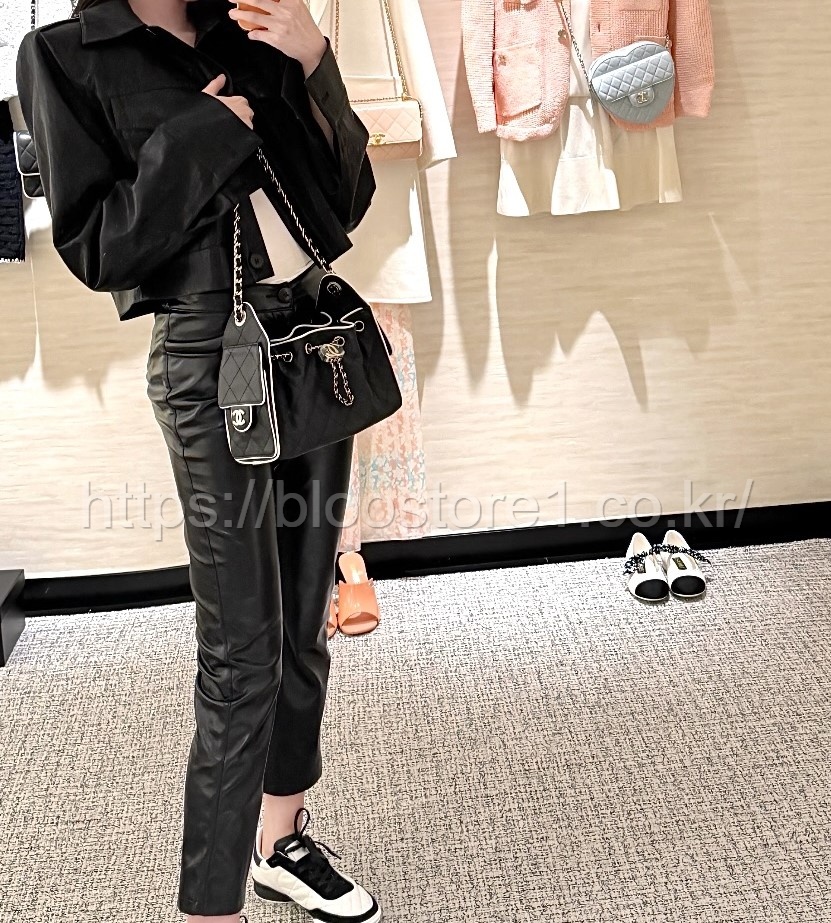 샤넬 25 카프스킨 골드 톤 메탈 미니 핸드백