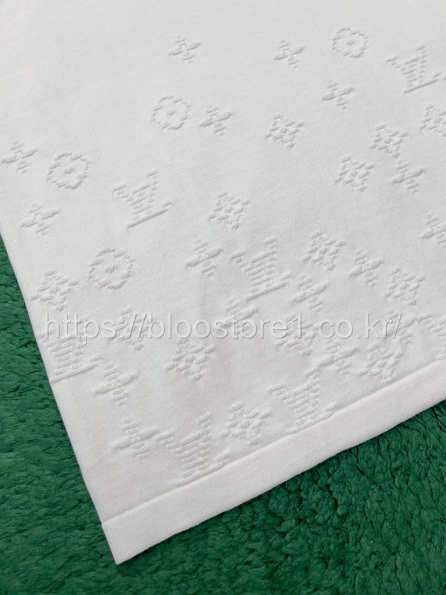 루이비통 그라디언트 시그니처 자카드 쇼트 슬리브드 크루넥 2color (블랙) (화이트)