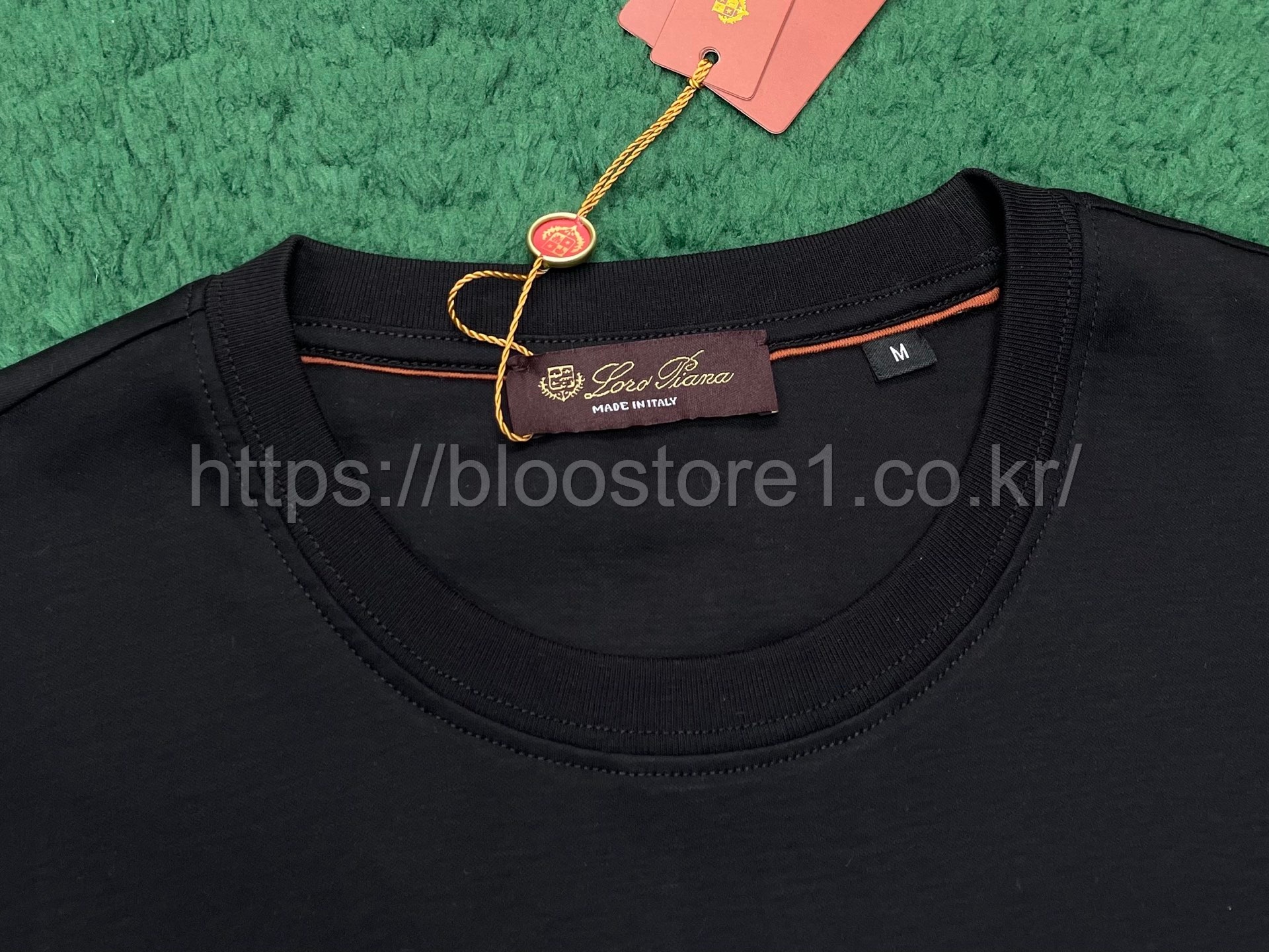 로로피아나 더 기프트 오브 킹스 킴 티셔츠 2color (블랙) (화이트)