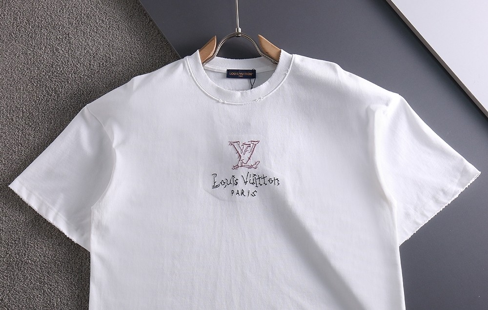 [국내/오늘 배송] 루이비통 핸드 자수로고 라운드 티셔츠