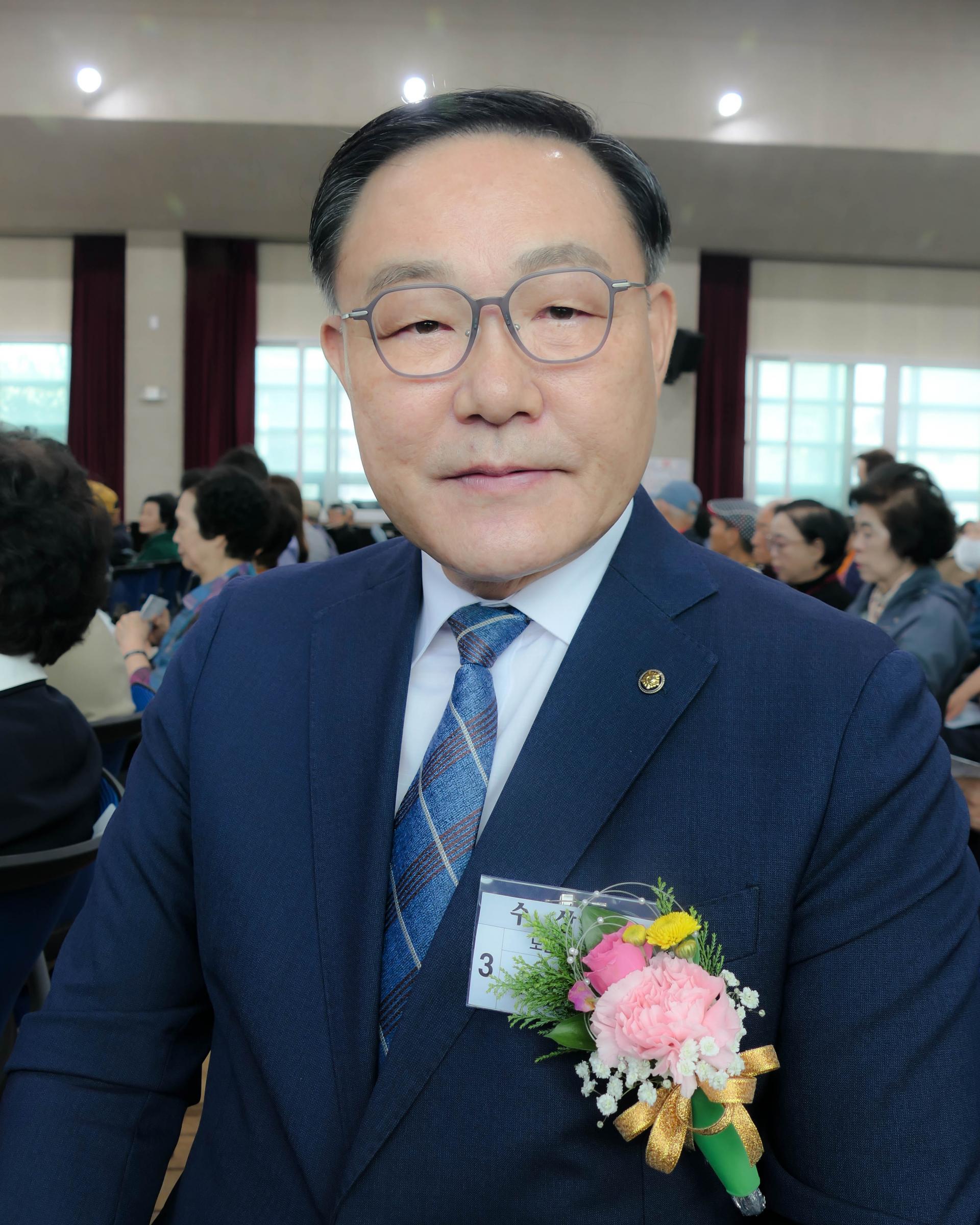 12a502ed19710.jpg