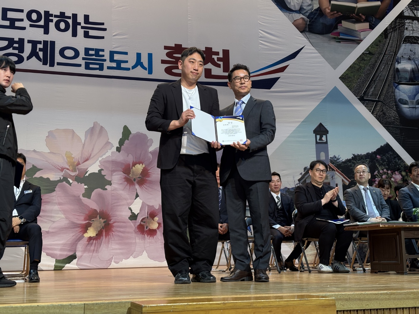 6632197bd92ac.jpg