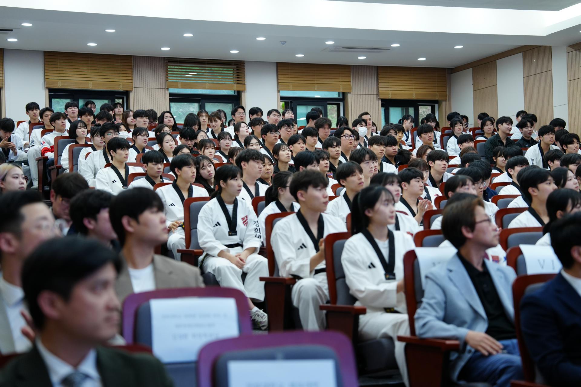 8d322753ebda6.jpg