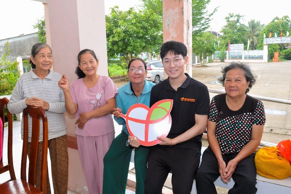 [8]지원금전달식 대기중 기념사진.jpg