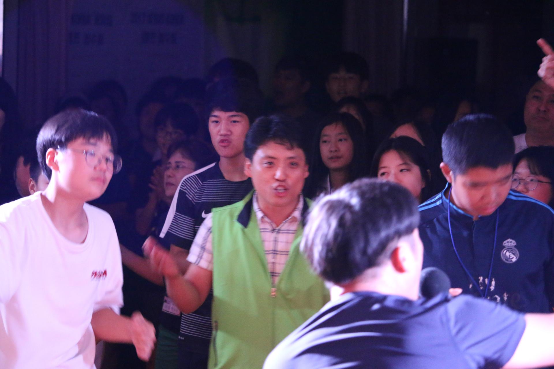 f590d9a05bb5c.jpg