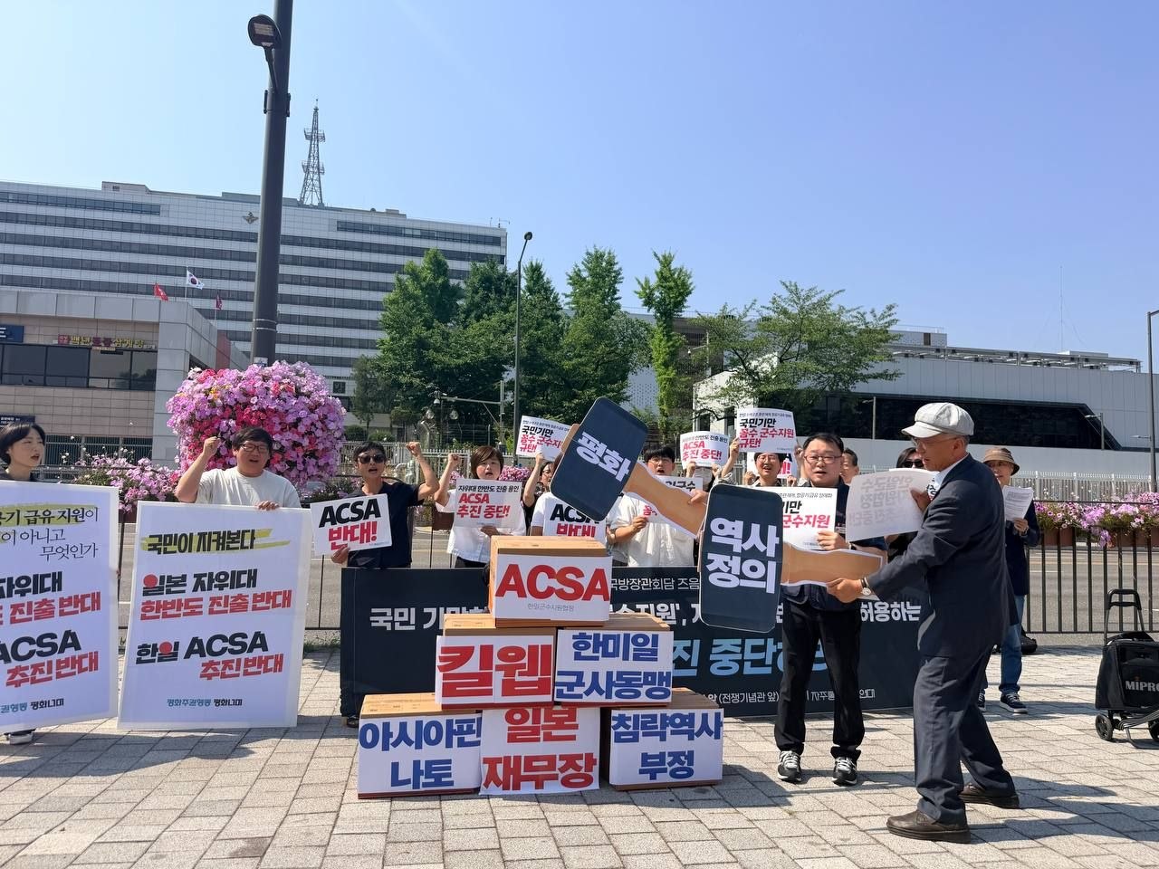4bda119a981d1.jpg