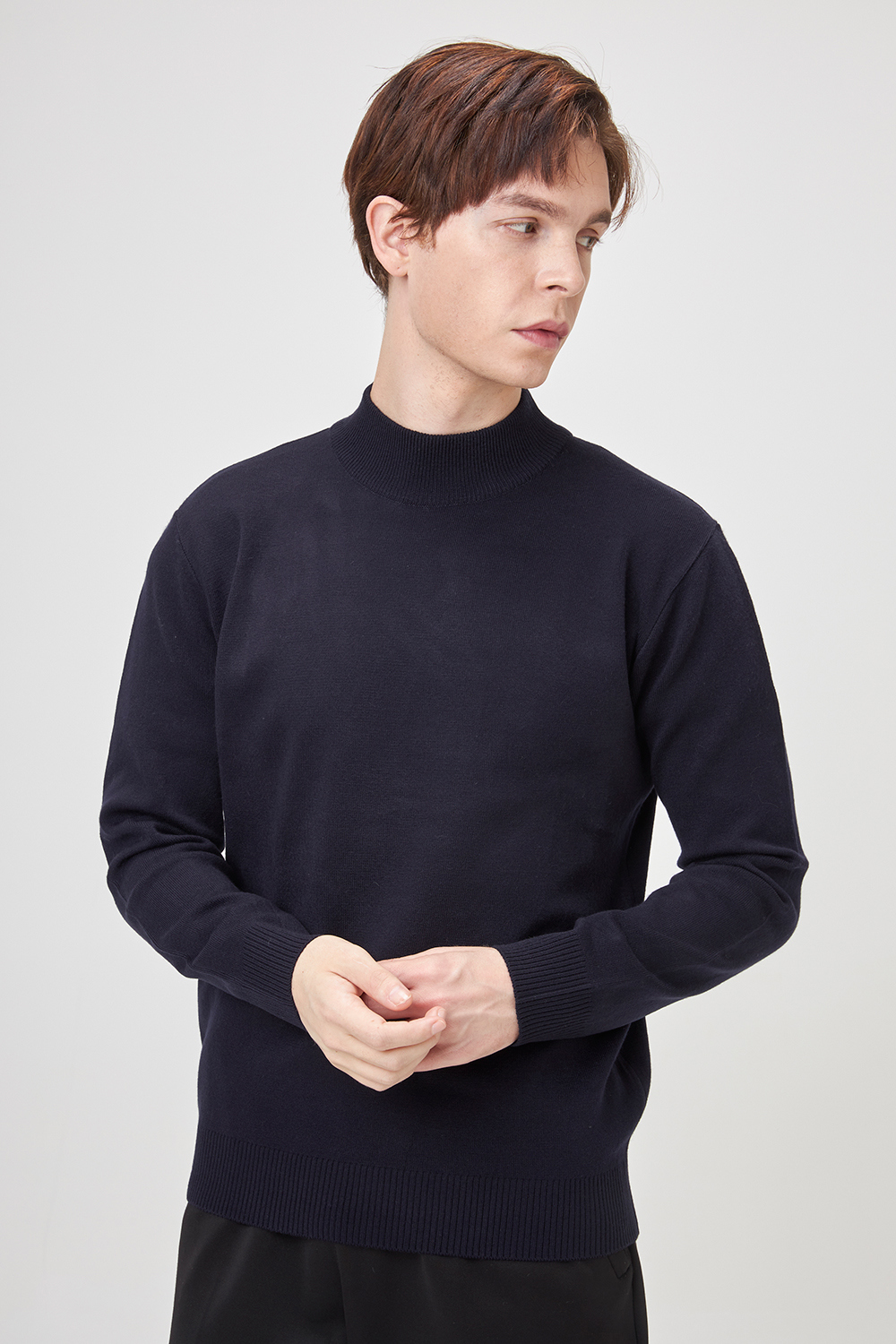 긴팔 티셔츠 모델 착용 이미지-S1L8