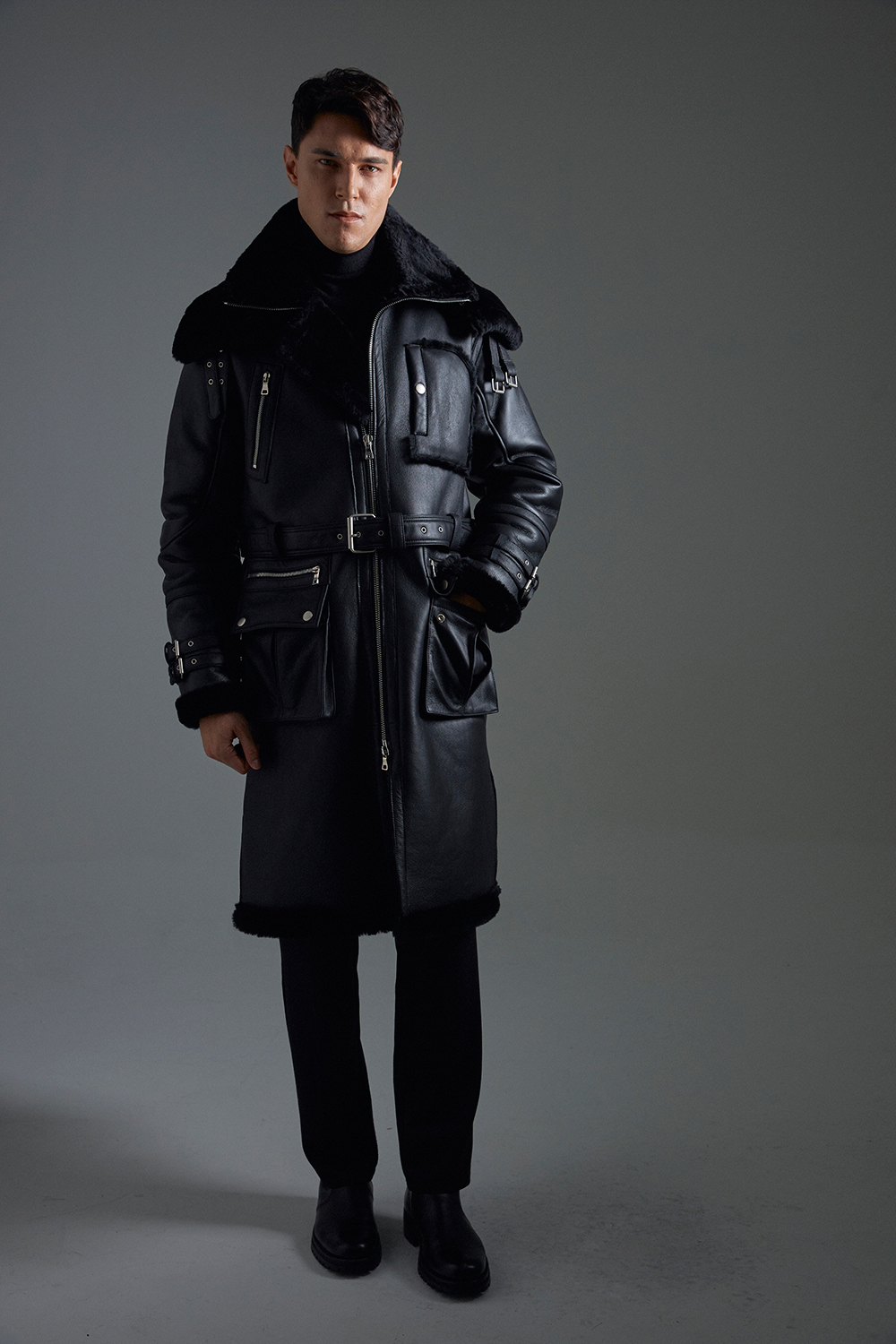 패딩 모델 착용 이미지-S10L28