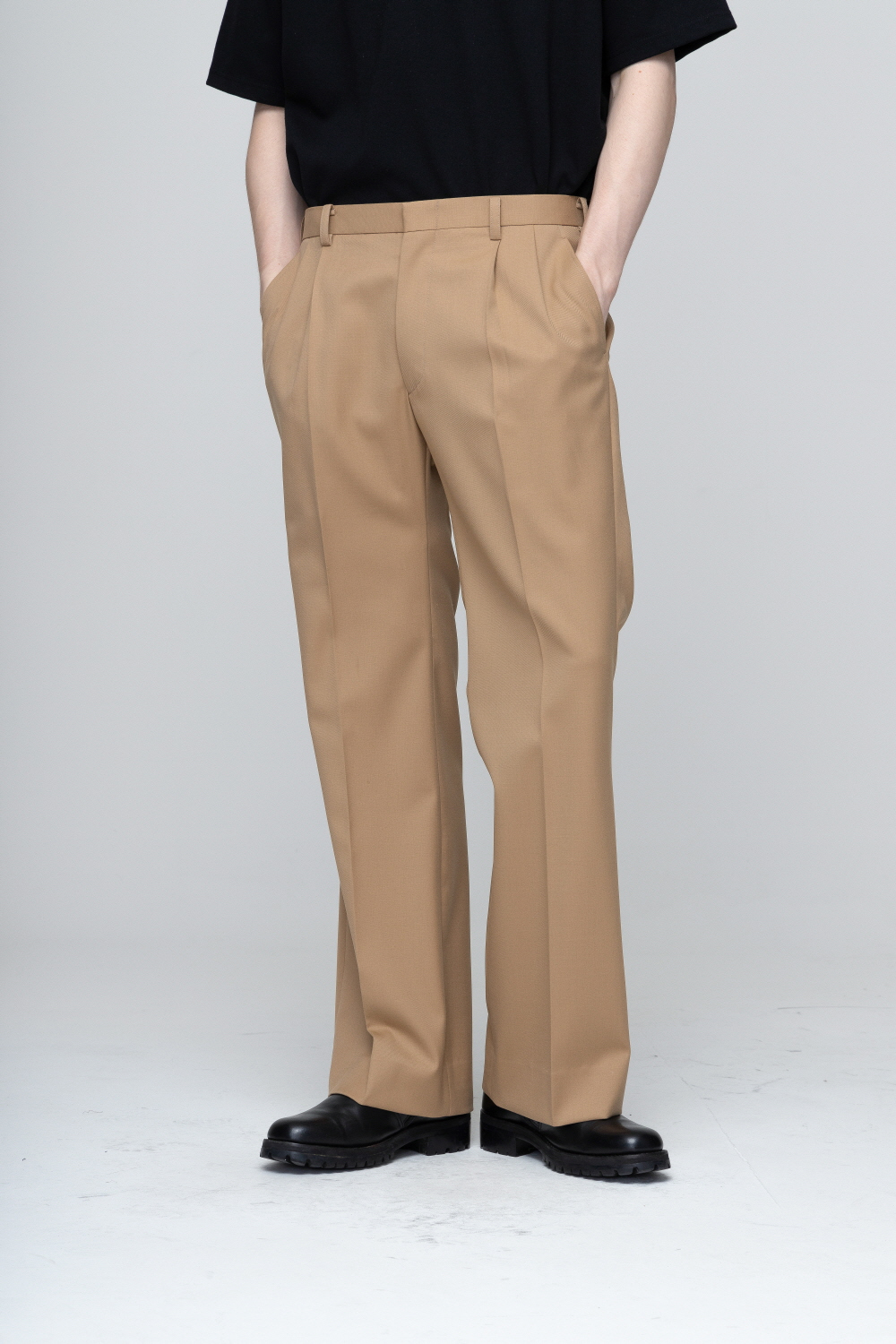 바지 모델 착용 이미지-S2L20