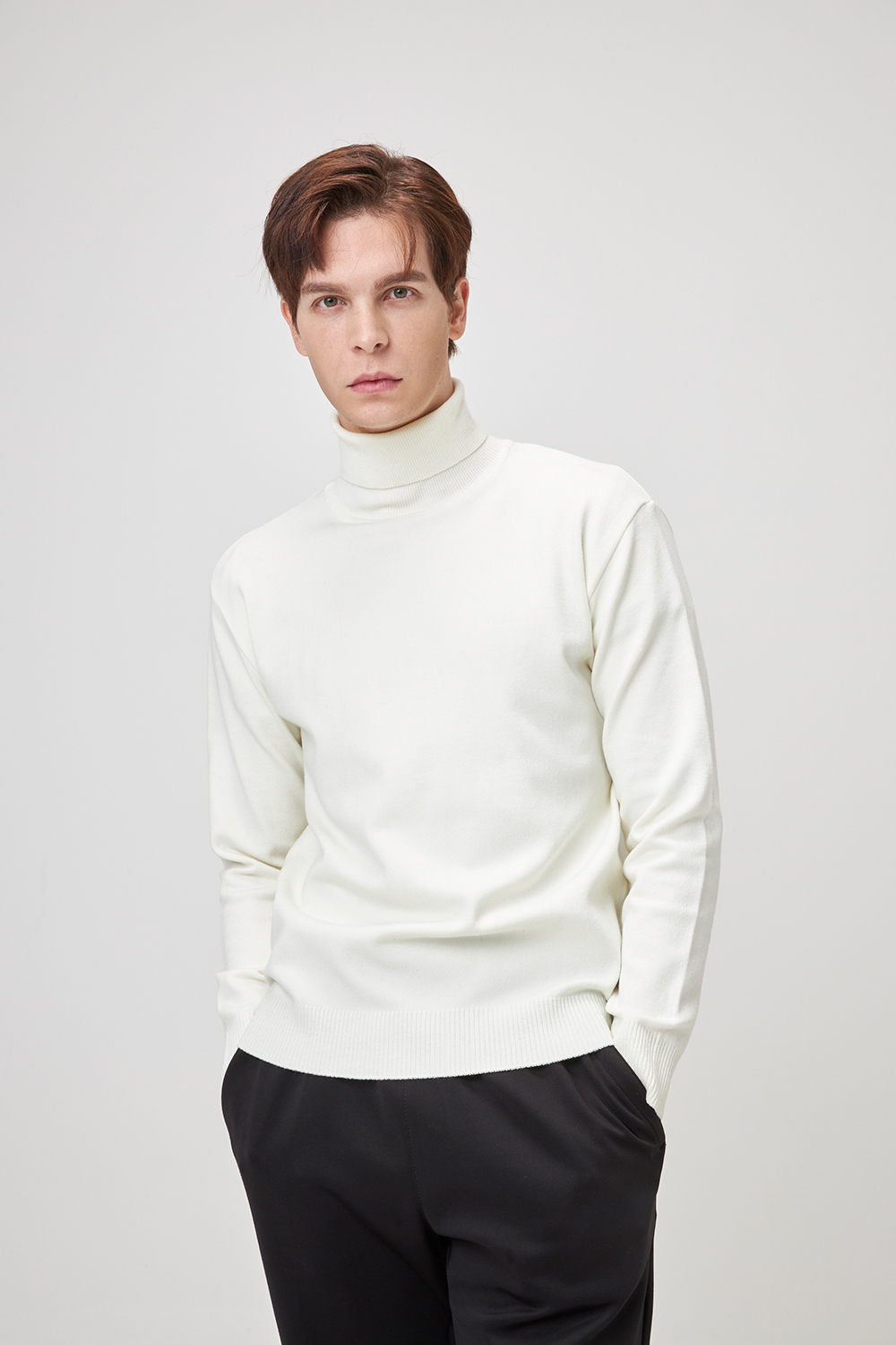 긴팔 티셔츠 모델 착용 이미지-S1L9