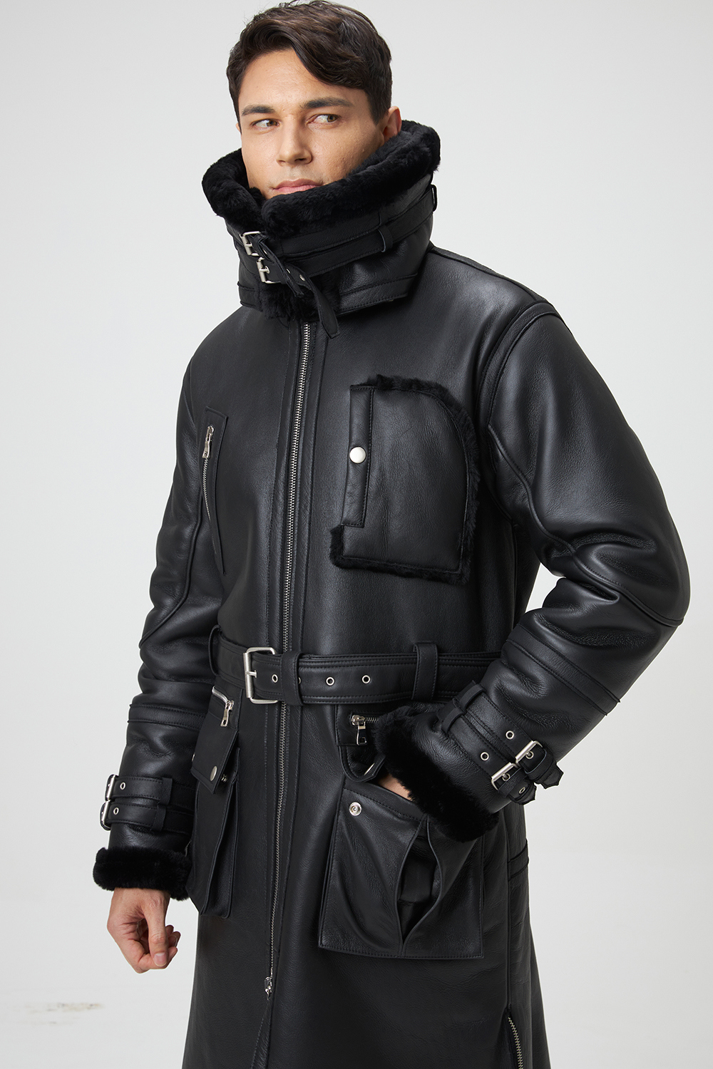 패딩 모델 착용 이미지-S1L7