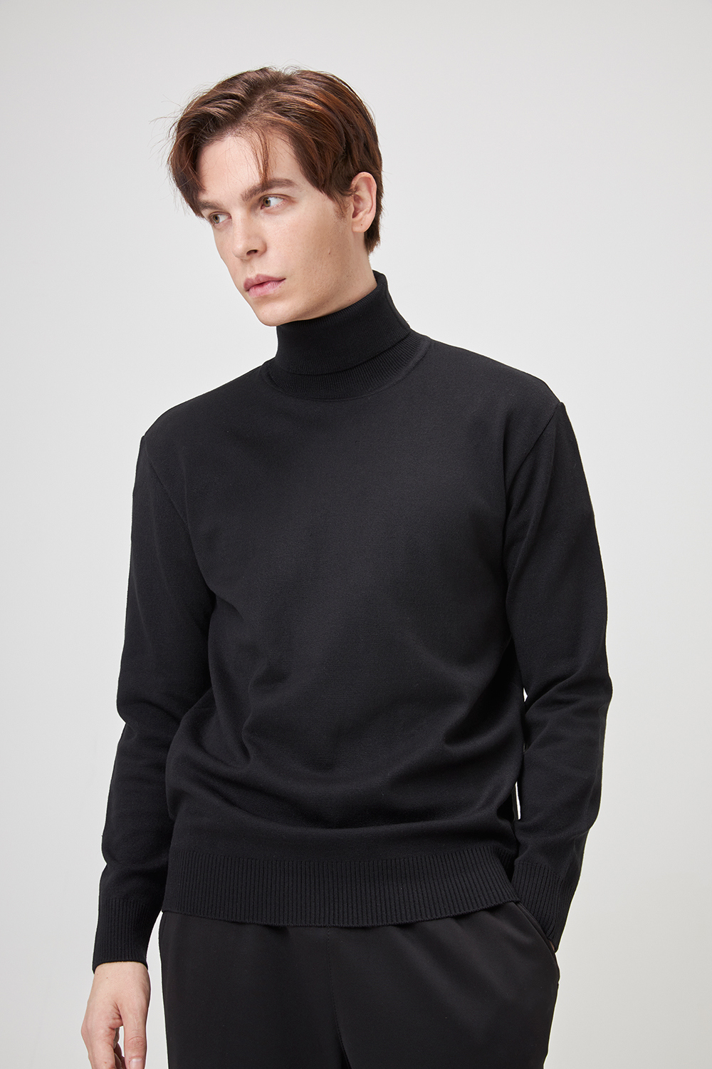 긴팔 티셔츠 모델 착용 이미지-S1L6