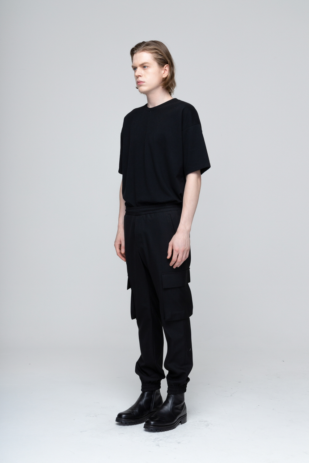 바지 모델 착용 이미지-S2L3