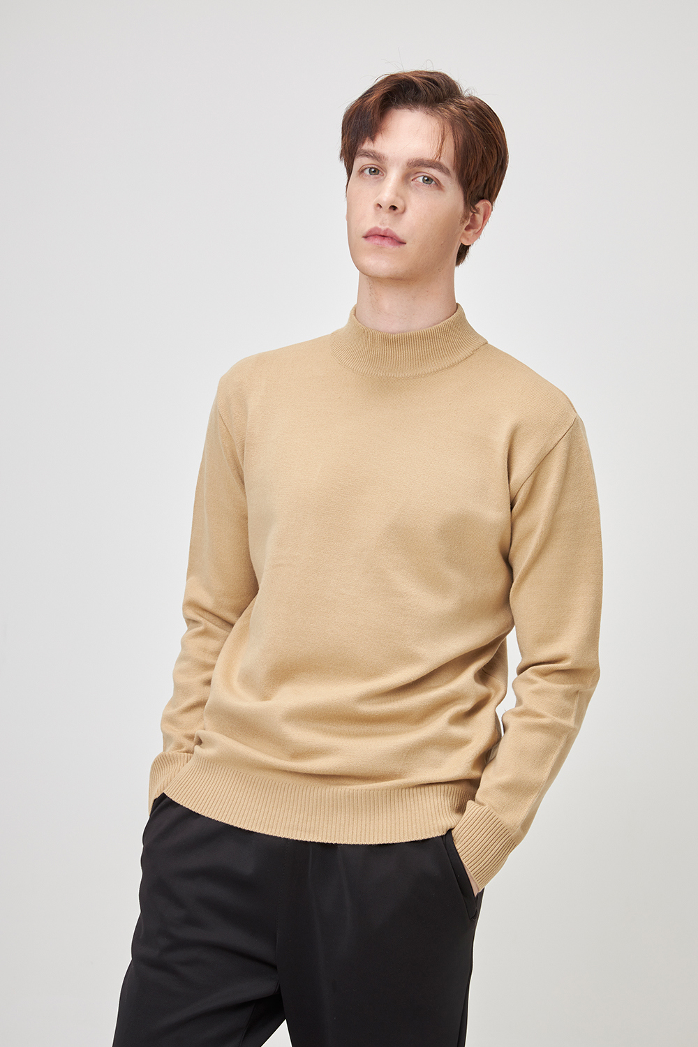 긴팔 티셔츠 모델 착용 이미지-S1L9