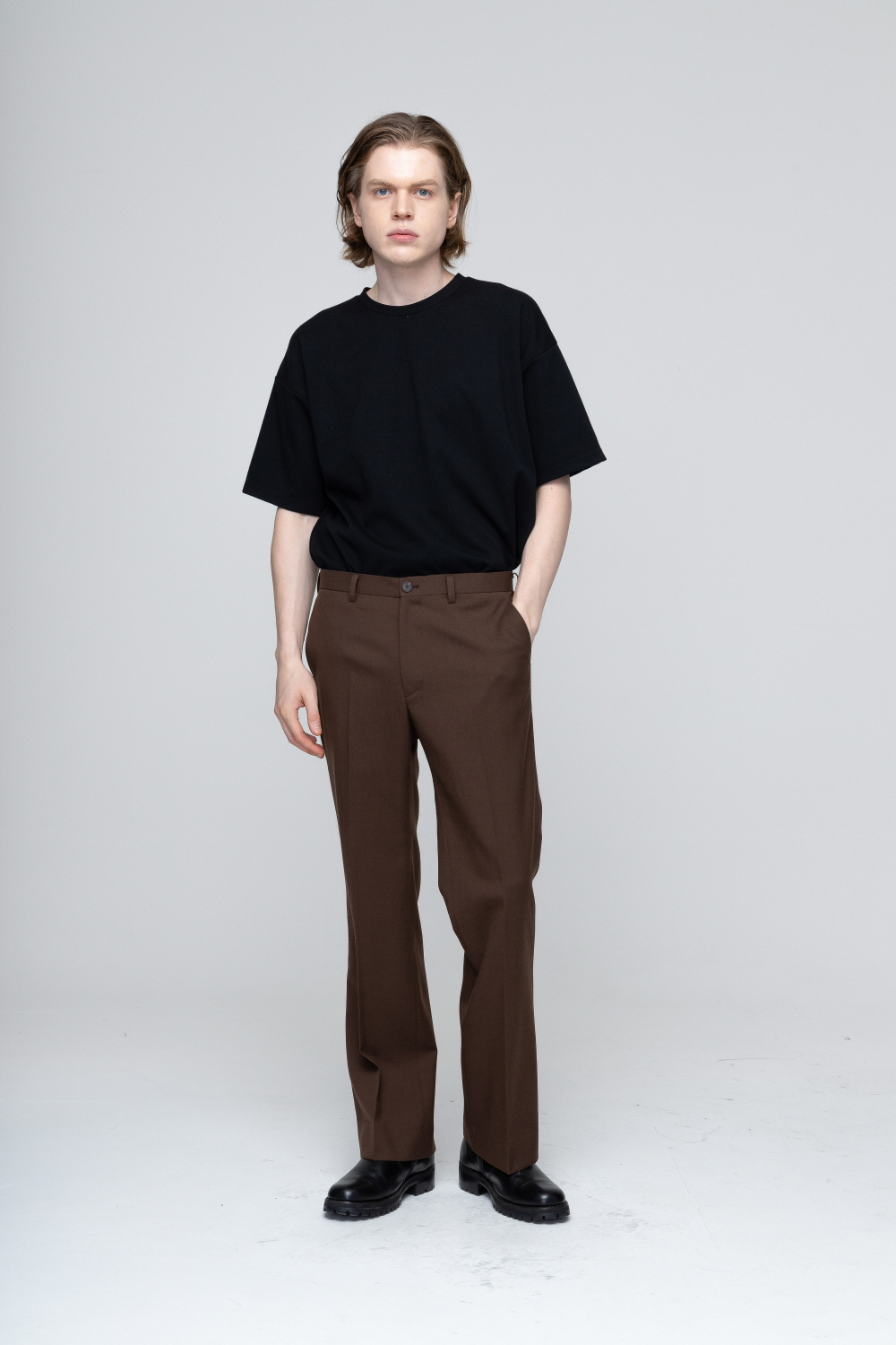 블레이저 모델 착용 이미지-S2L8