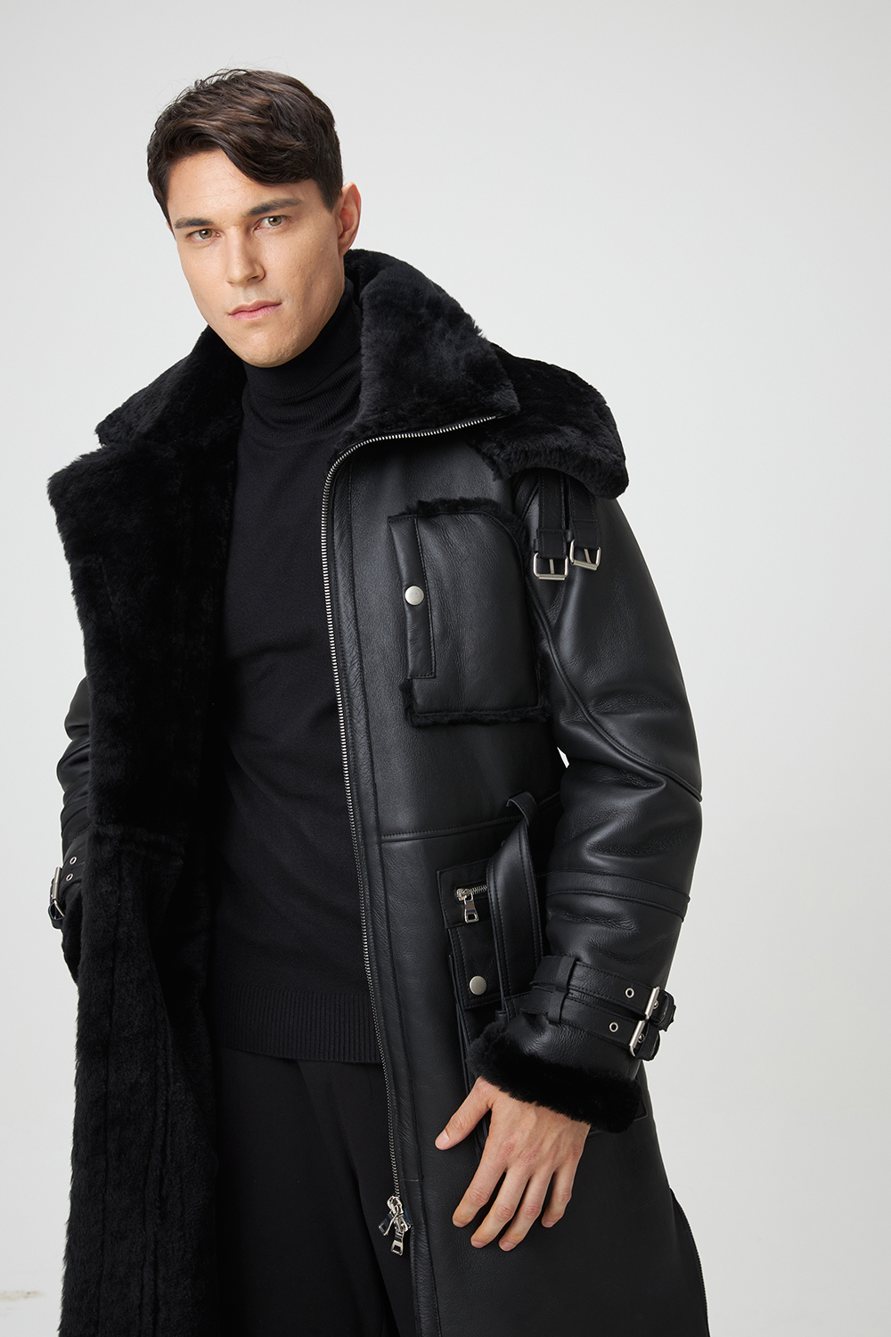 패딩 모델 착용 이미지-S1L16