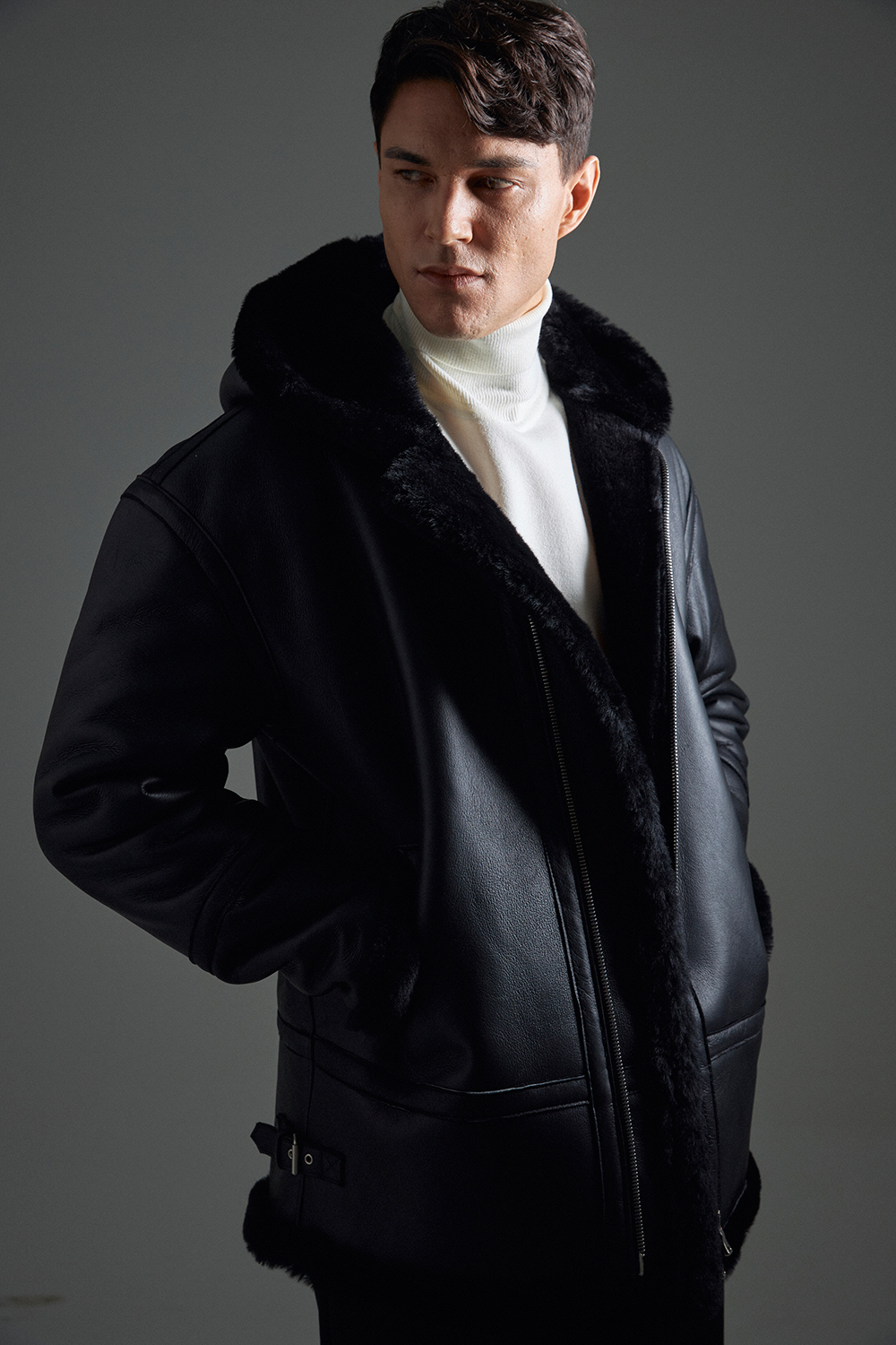 재킷 모델 착용 이미지-S1L8