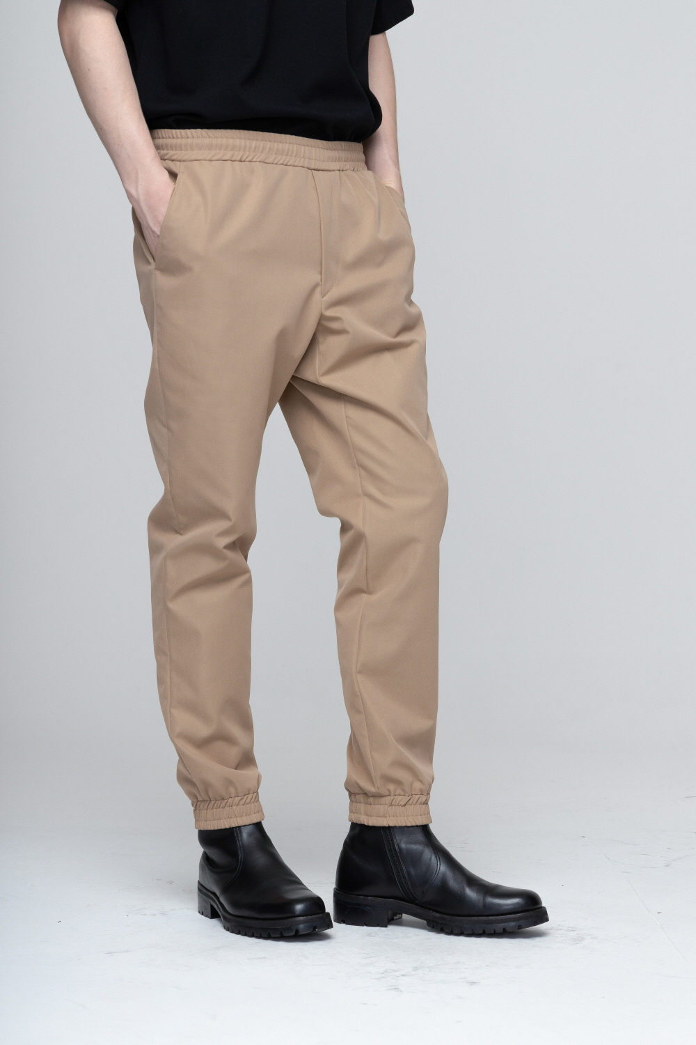 바지 모델 착용 이미지-S2L17