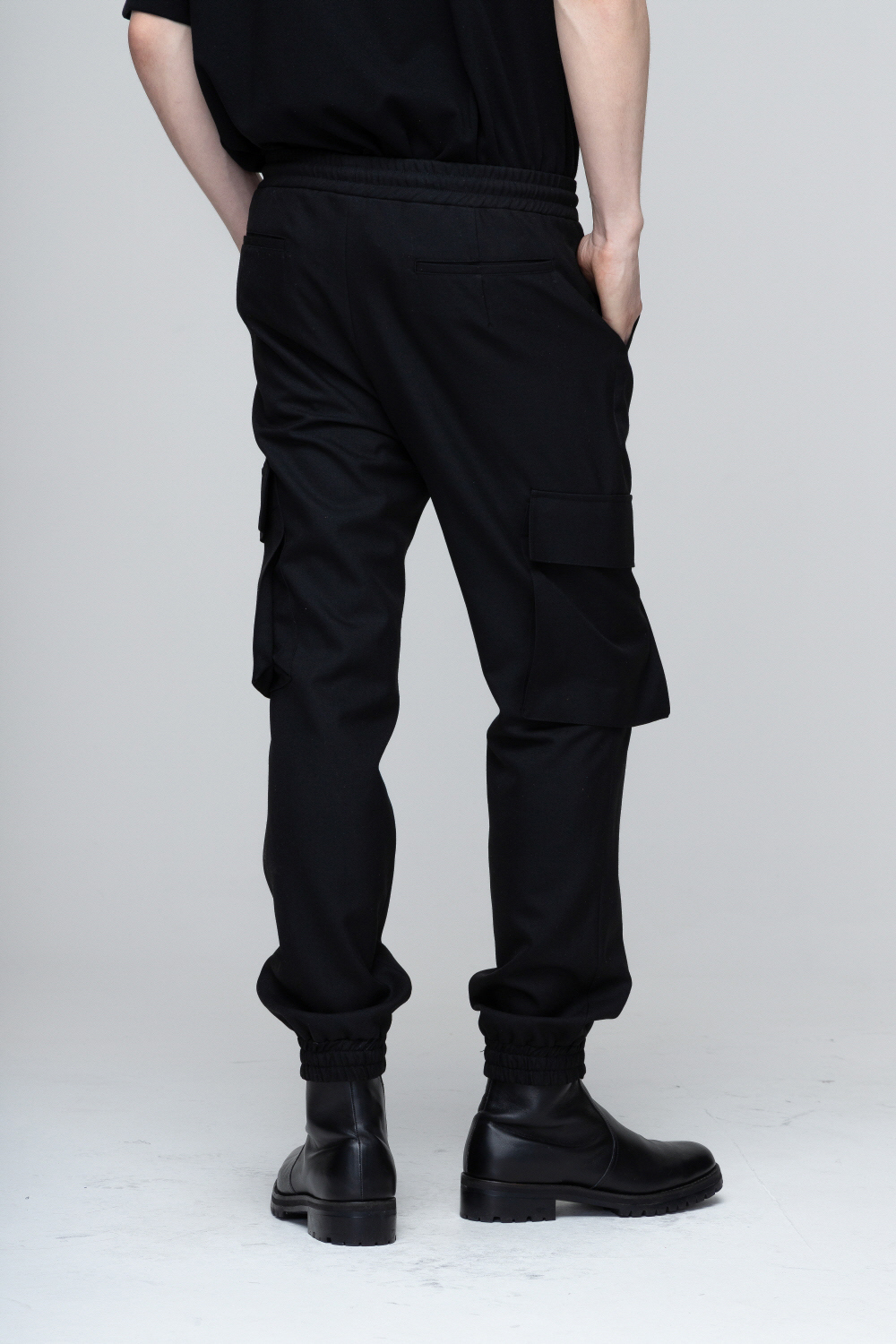 바지 모델 착용 이미지-S2L22