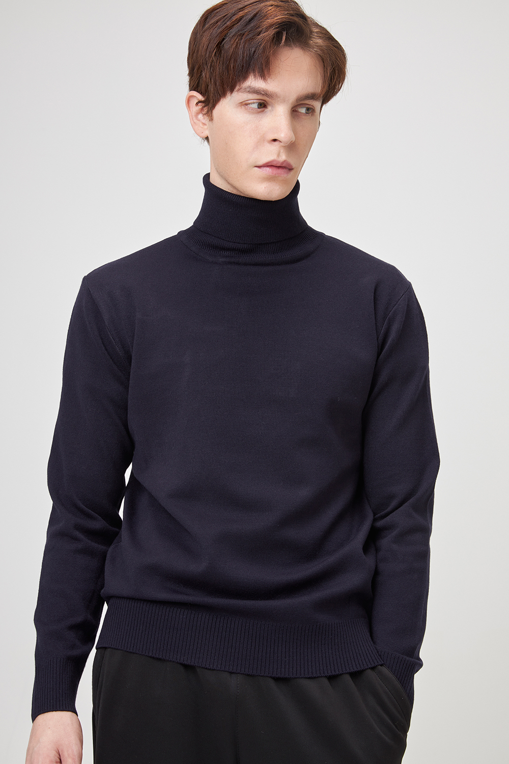 긴팔 티셔츠 모델 착용 이미지-S1L10