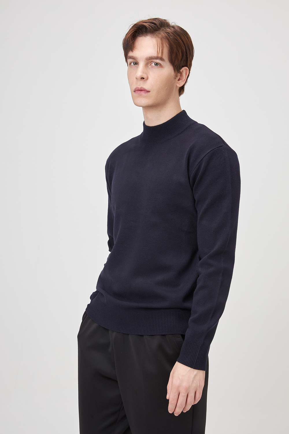 긴팔 티셔츠 모델 착용 이미지-S1L6